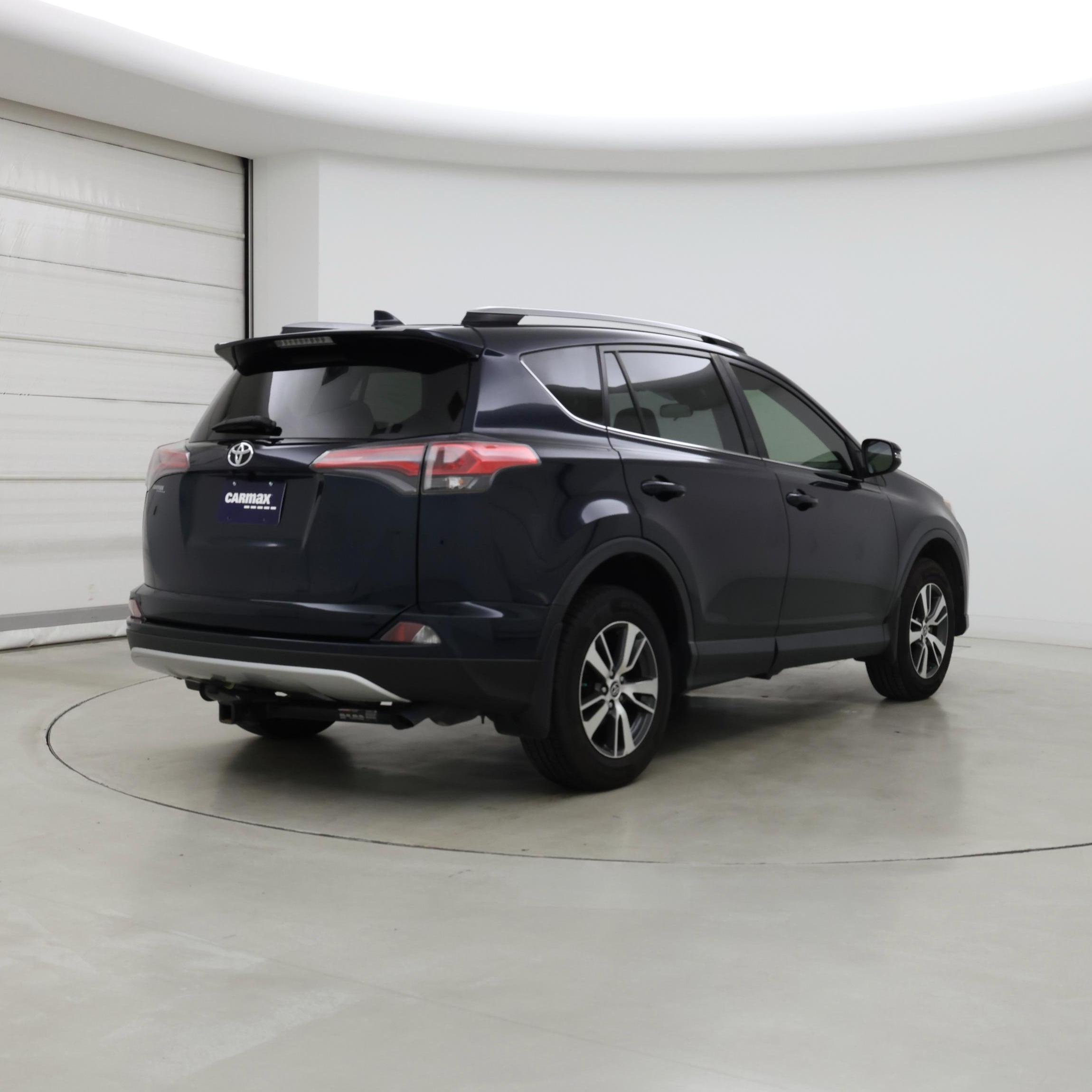 Thumbnail: 2018 Toyota RAV4 - 8