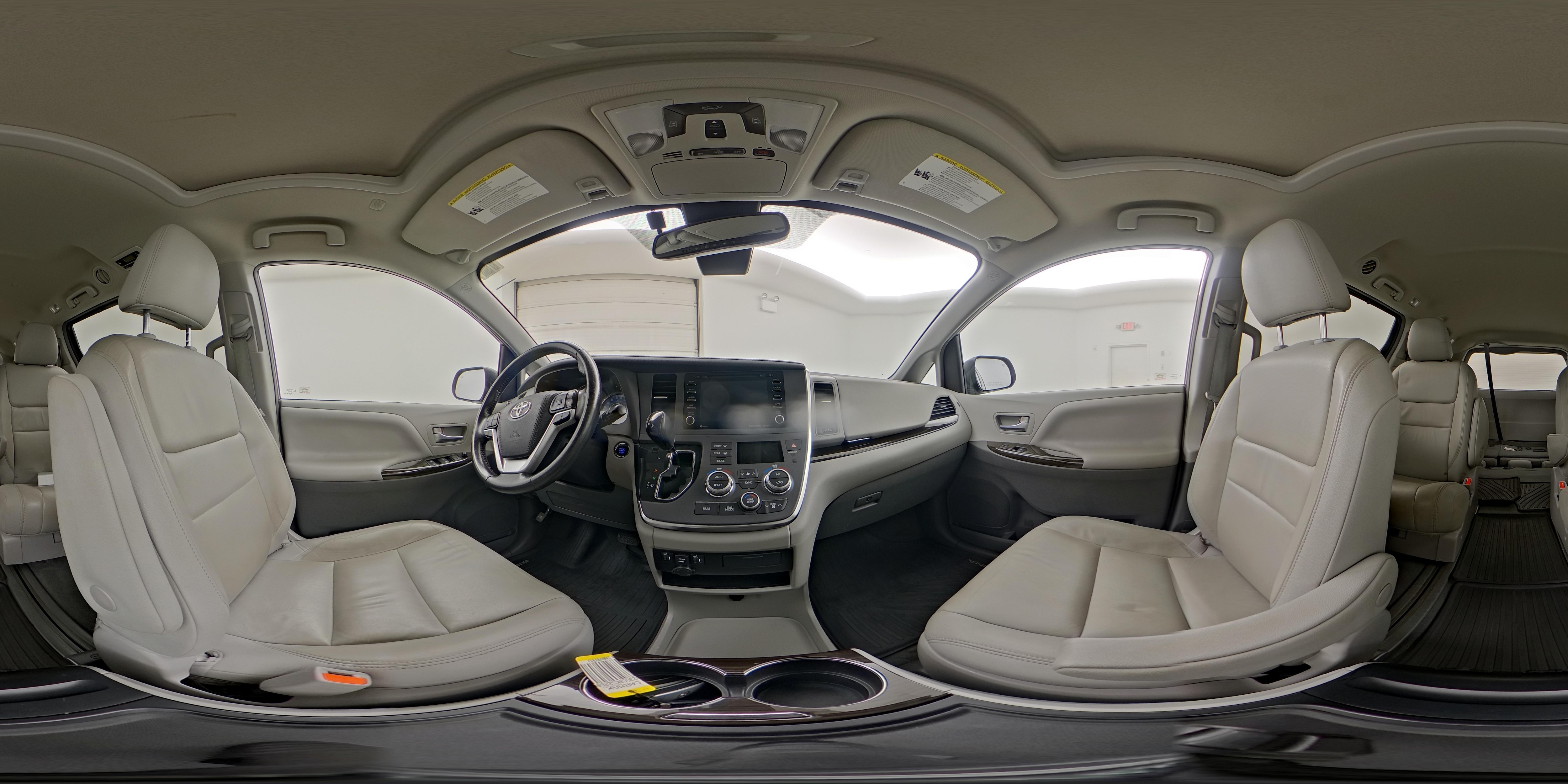 2019 Toyota Sienna XLE - Photo 26