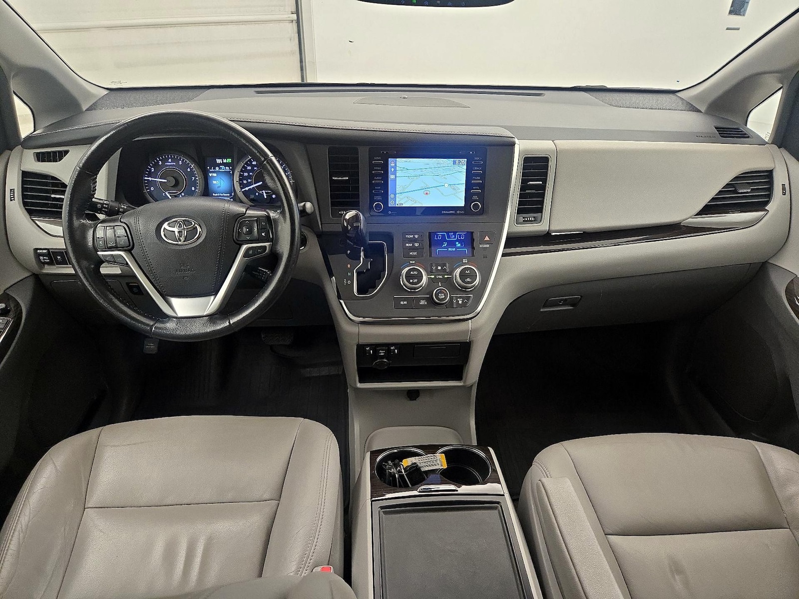 2019 Toyota Sienna XLE - Photo 10