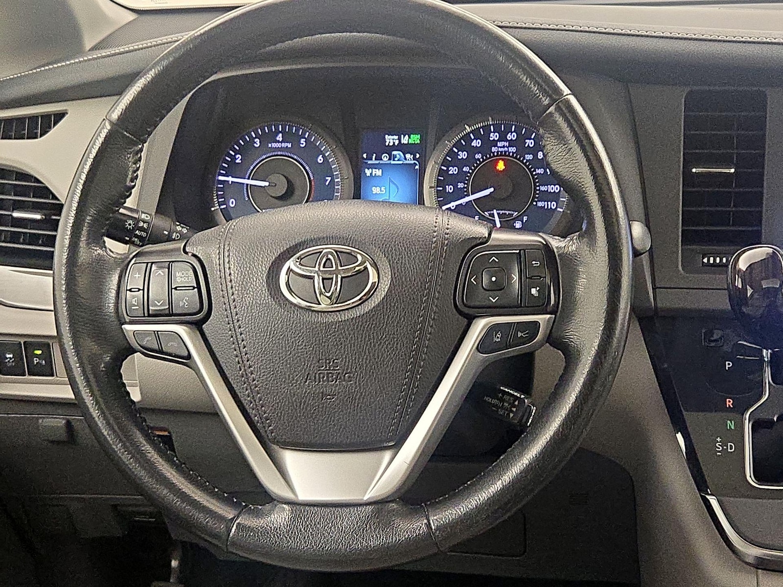 2019 Toyota Sienna XLE - Photo 11
