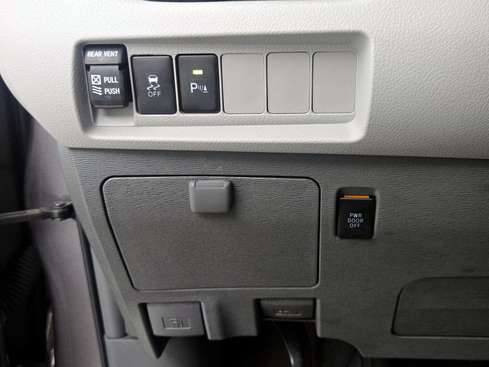 2019 Toyota Sienna XLE - Photo 14