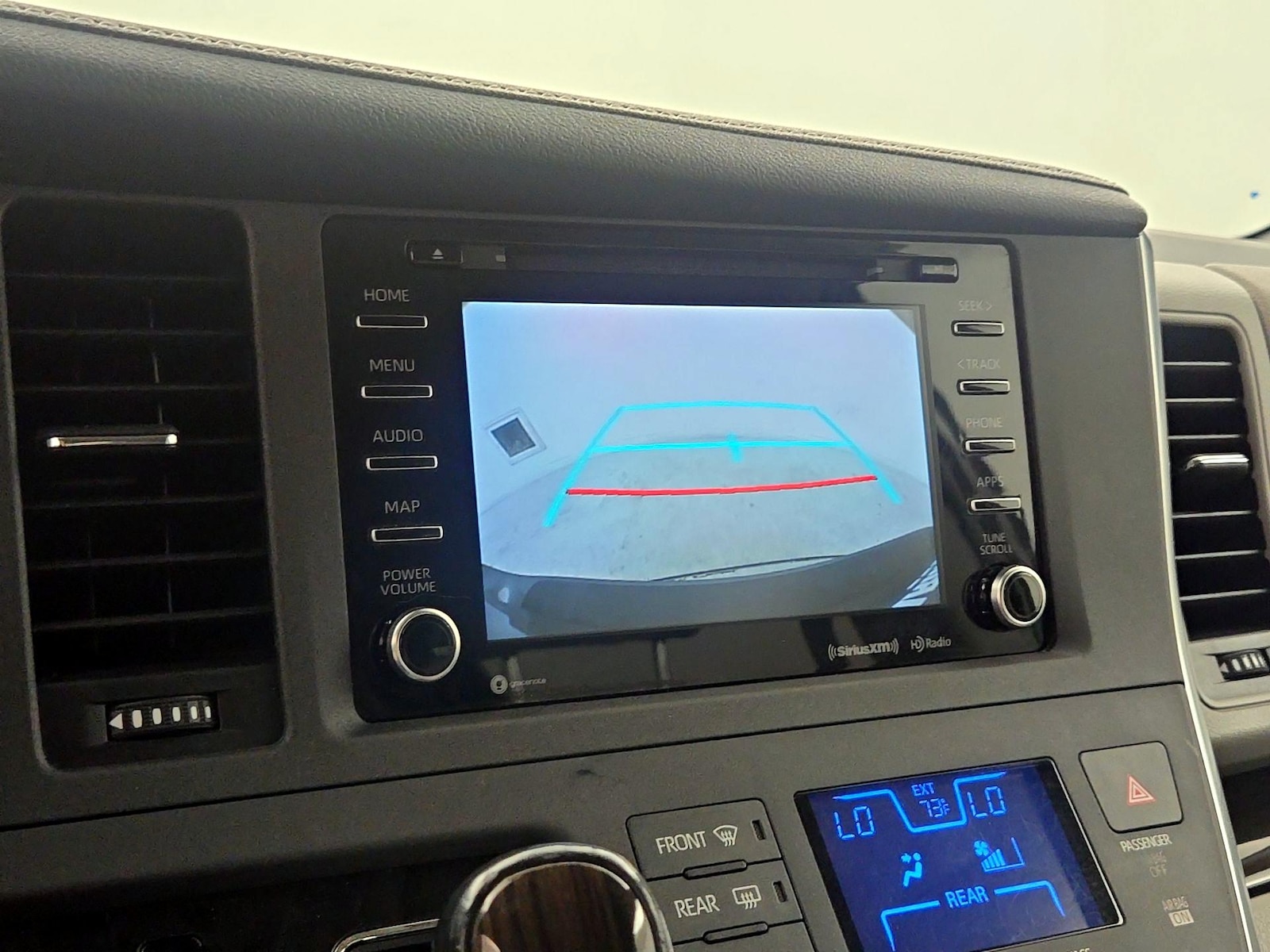 2019 Toyota Sienna XLE - Photo 16