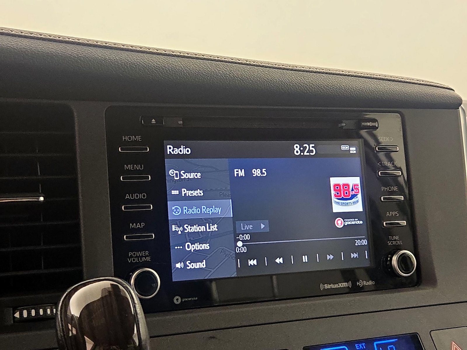 2019 Toyota Sienna XLE - Photo 17