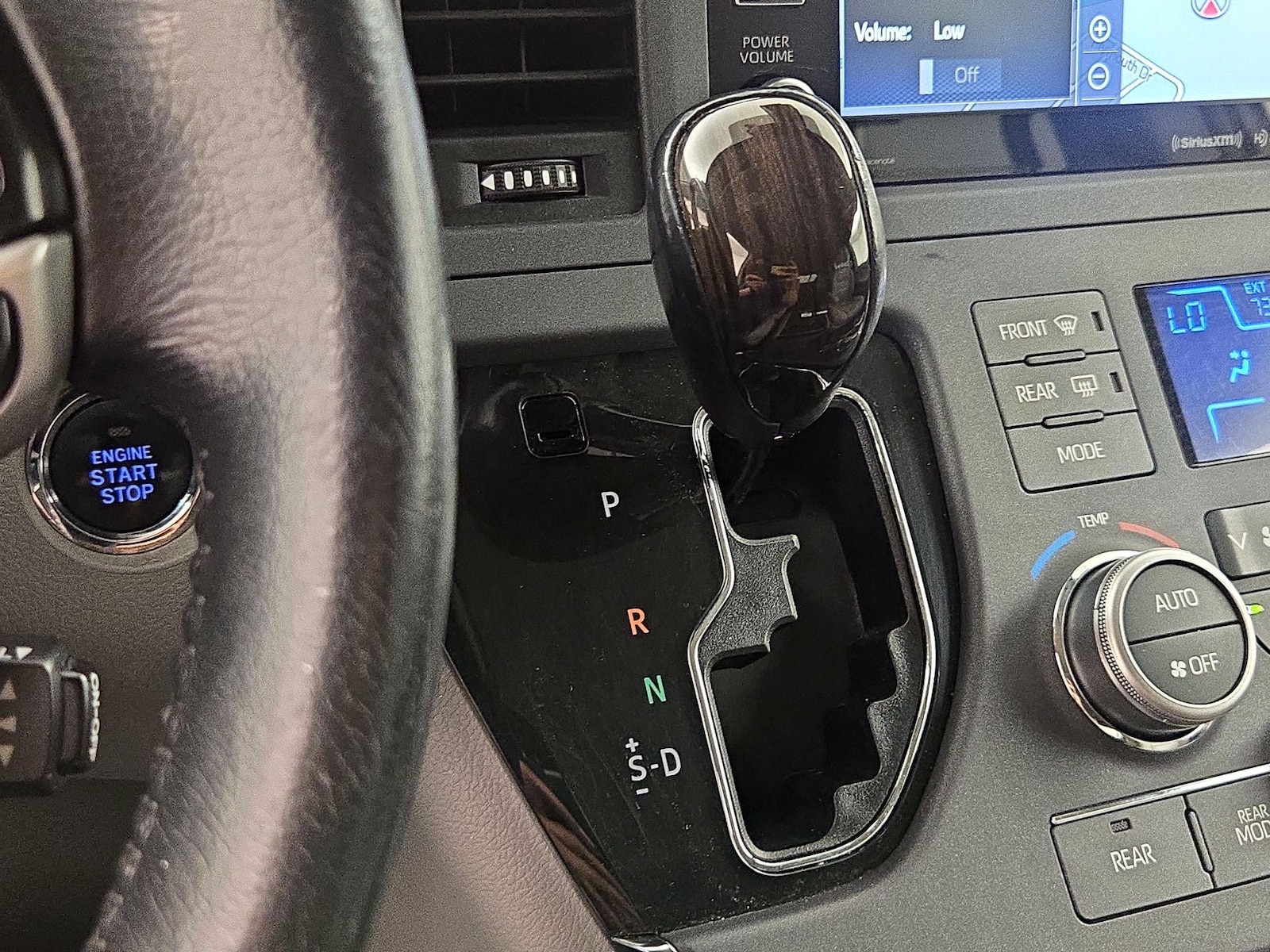 2019 Toyota Sienna XLE - Photo 19