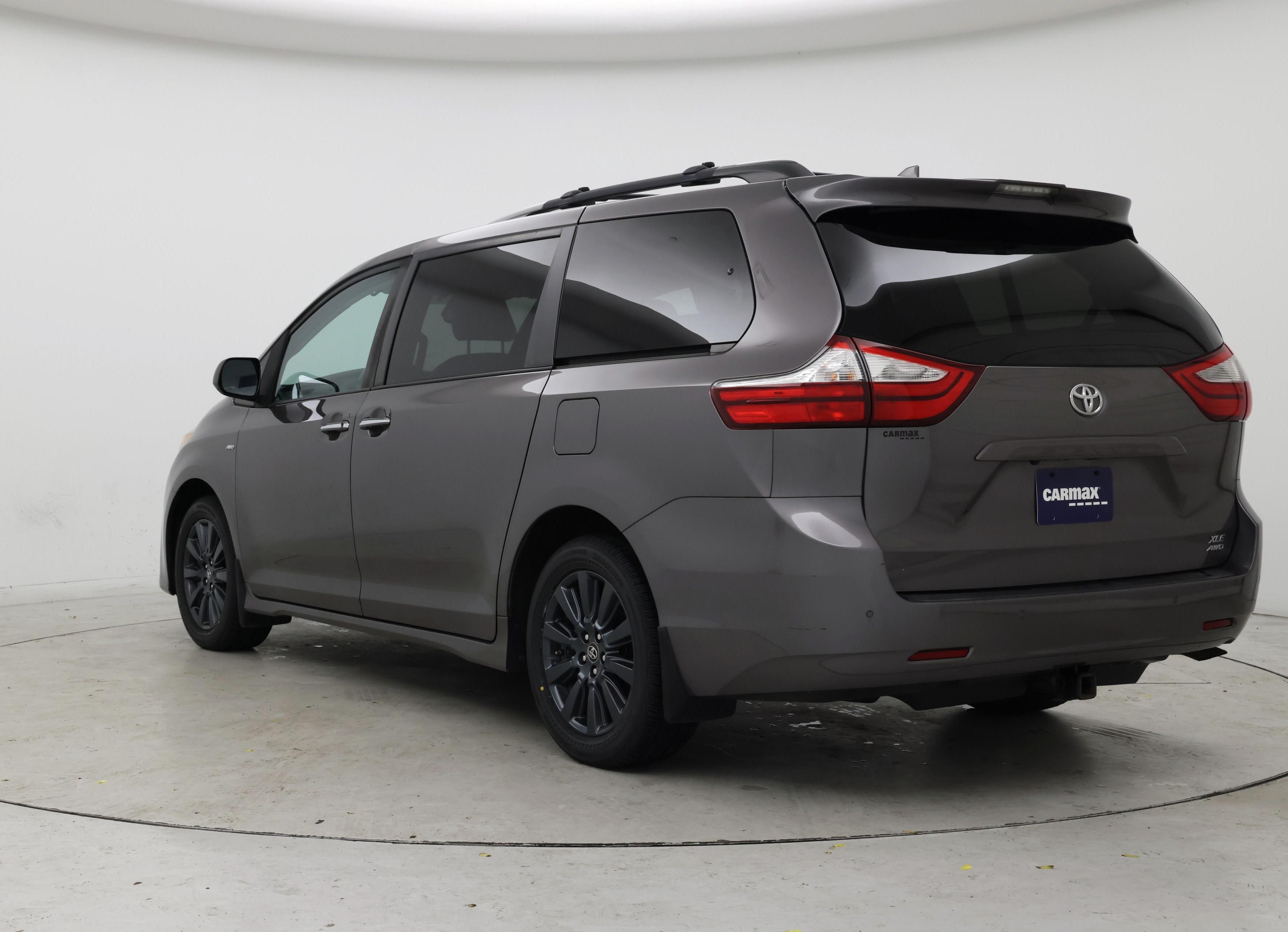 Thumbnail: 2019 Toyota Sienna - 2