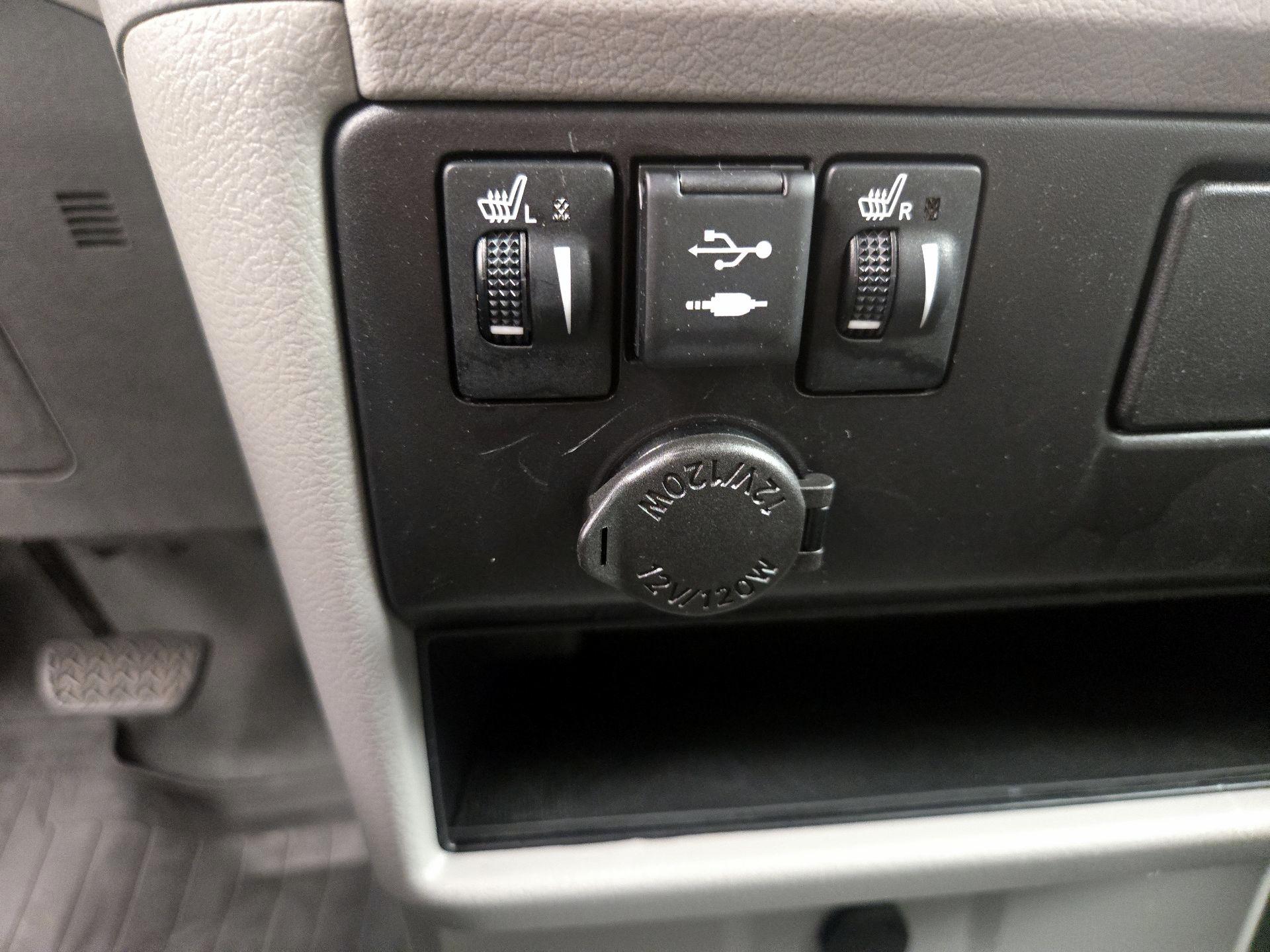 Thumbnail: 2019 Toyota Sienna - 19