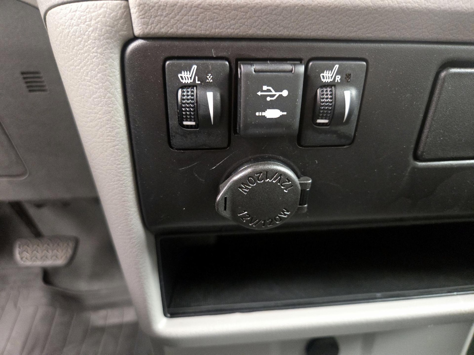 2019 Toyota Sienna XLE - Photo 20