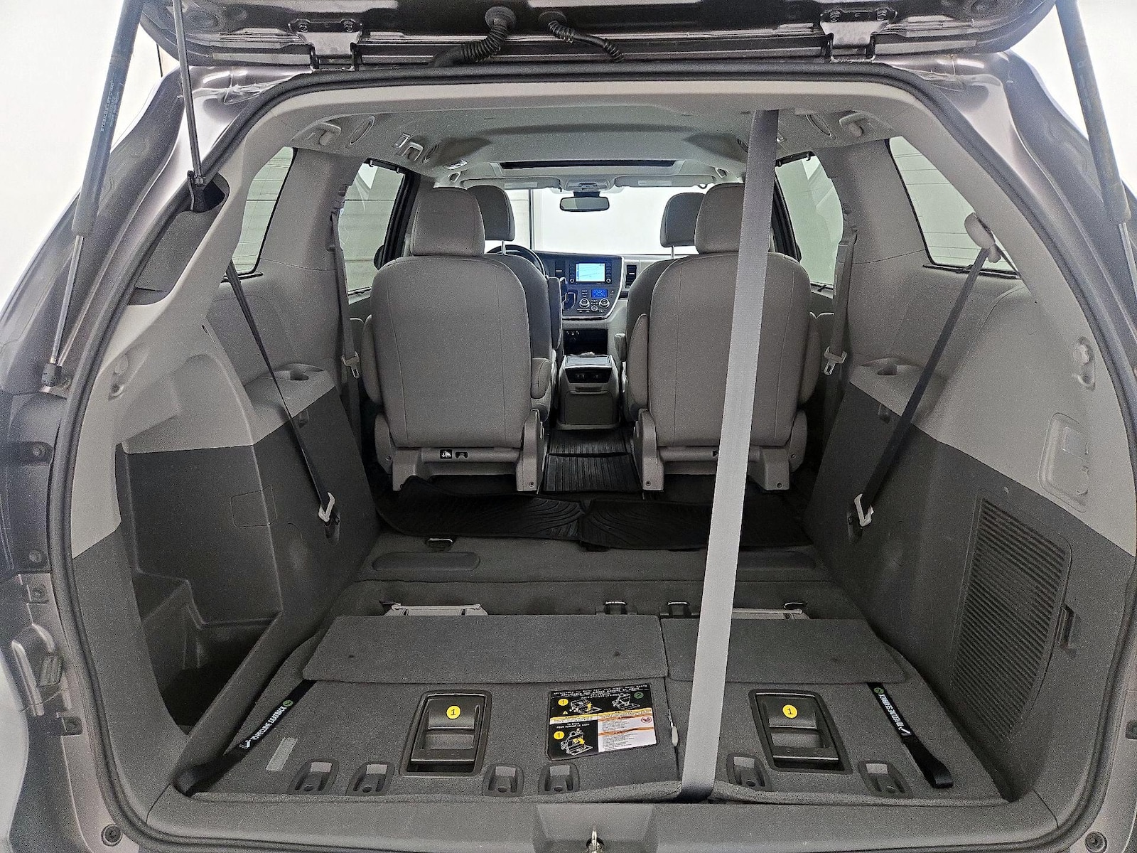 2019 Toyota Sienna XLE - Photo 23