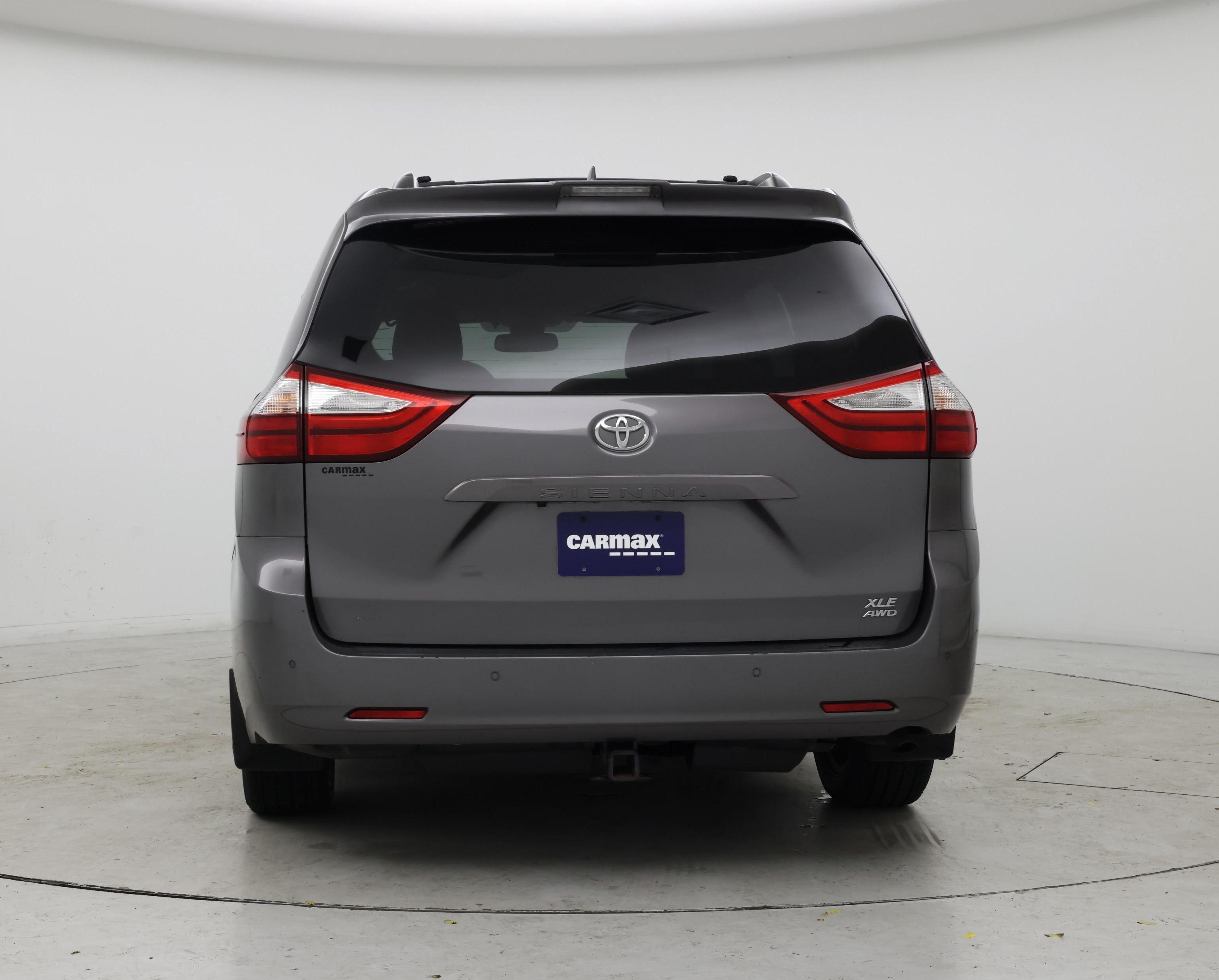 Thumbnail: 2019 Toyota Sienna - 6