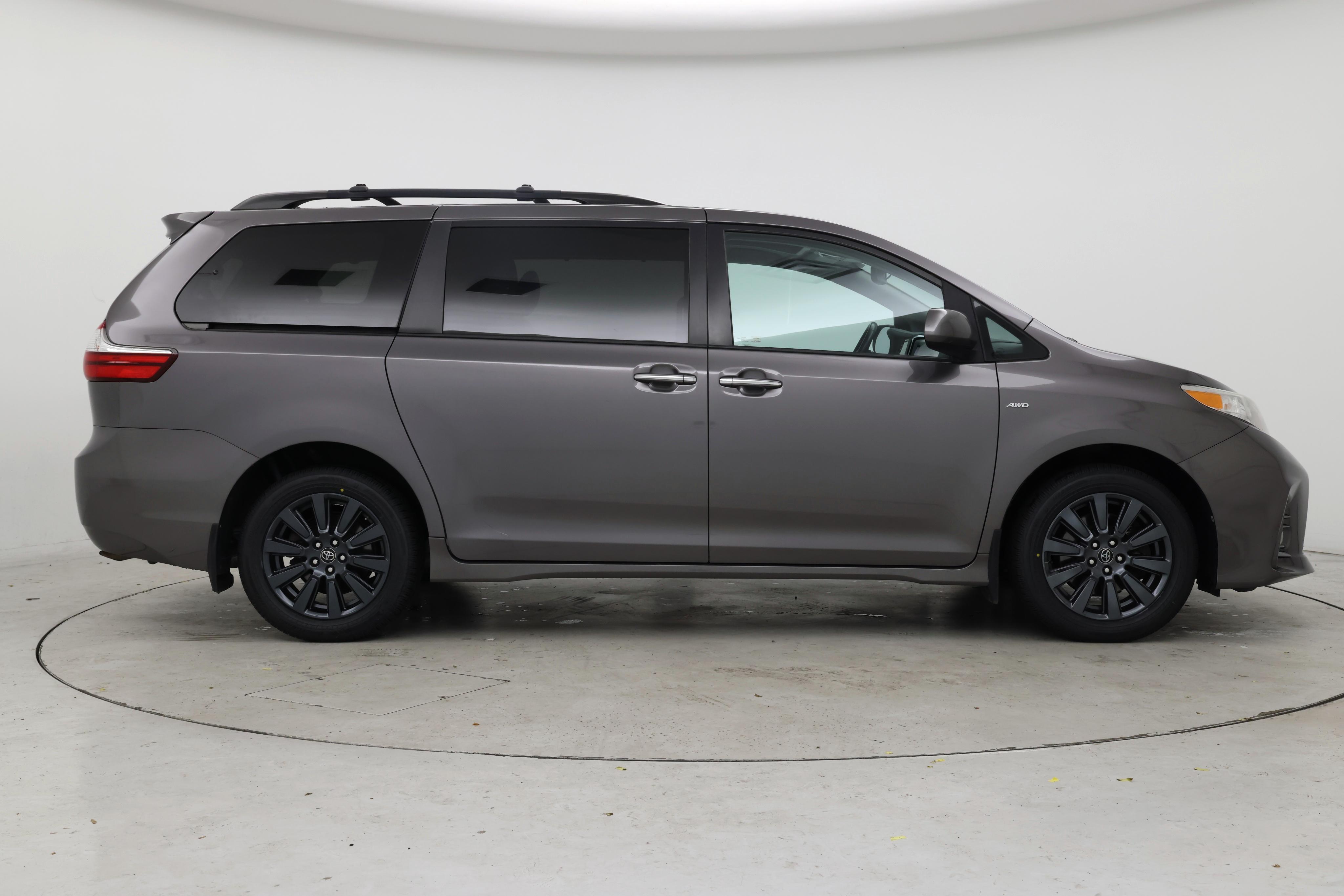 Thumbnail: 2019 Toyota Sienna - 7