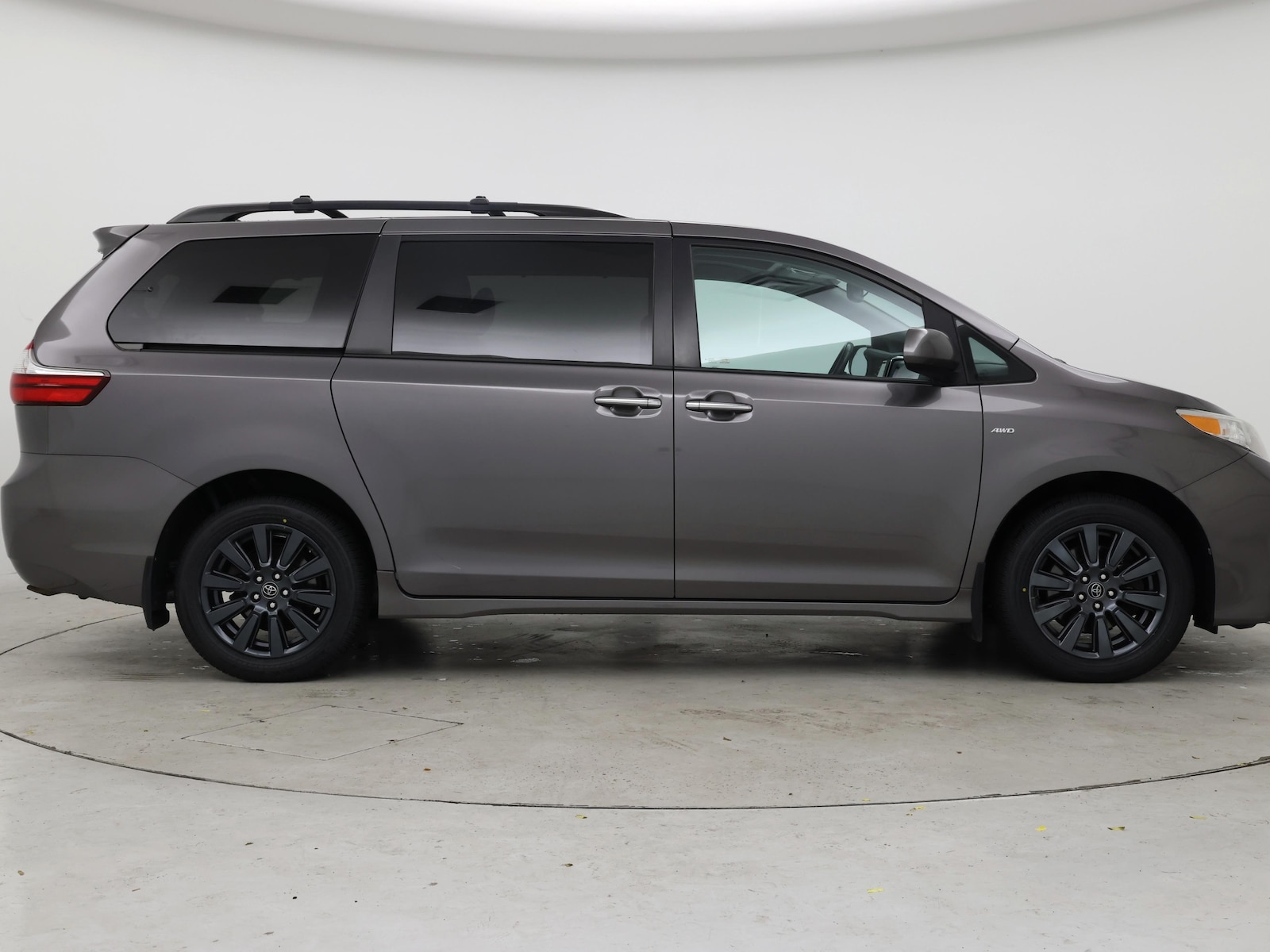 2019 Toyota Sienna XLE - Photo 8