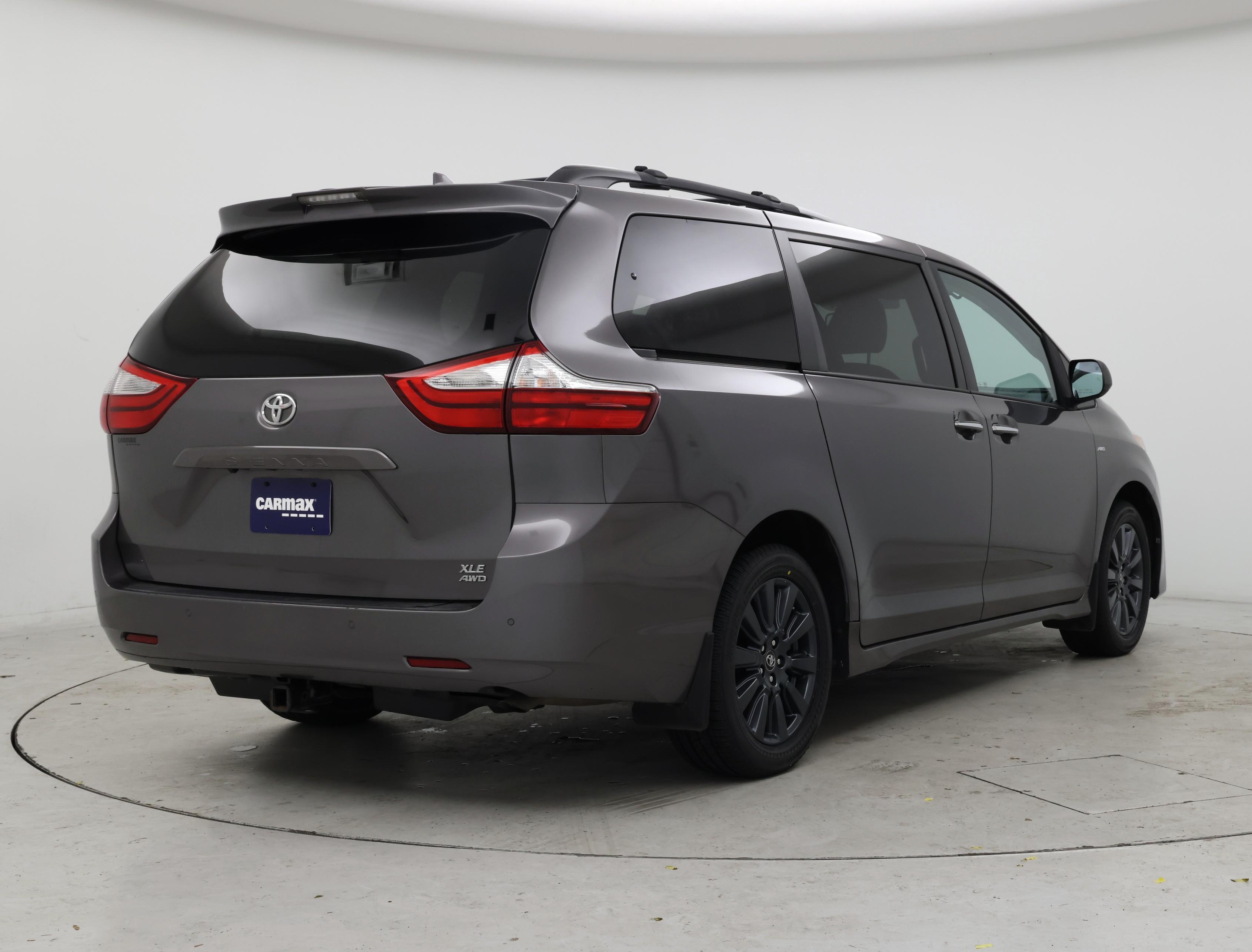 Thumbnail: 2019 Toyota Sienna - 8