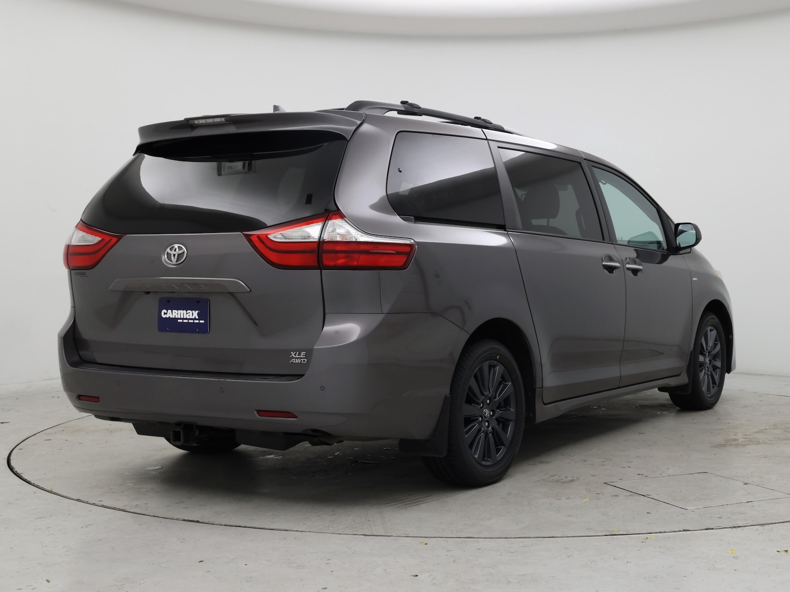 2019 Toyota Sienna XLE - Photo 9
