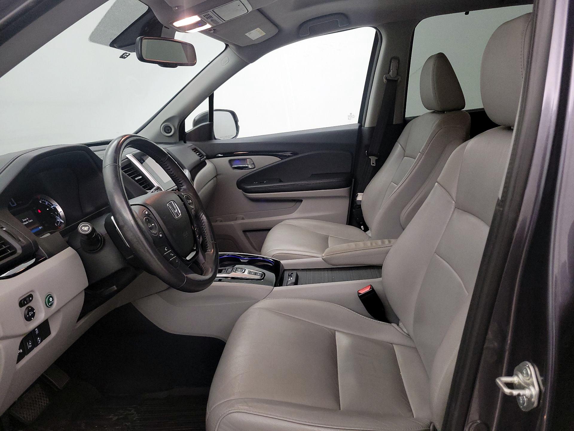Thumbnail: 2017 Honda Pilot - 11