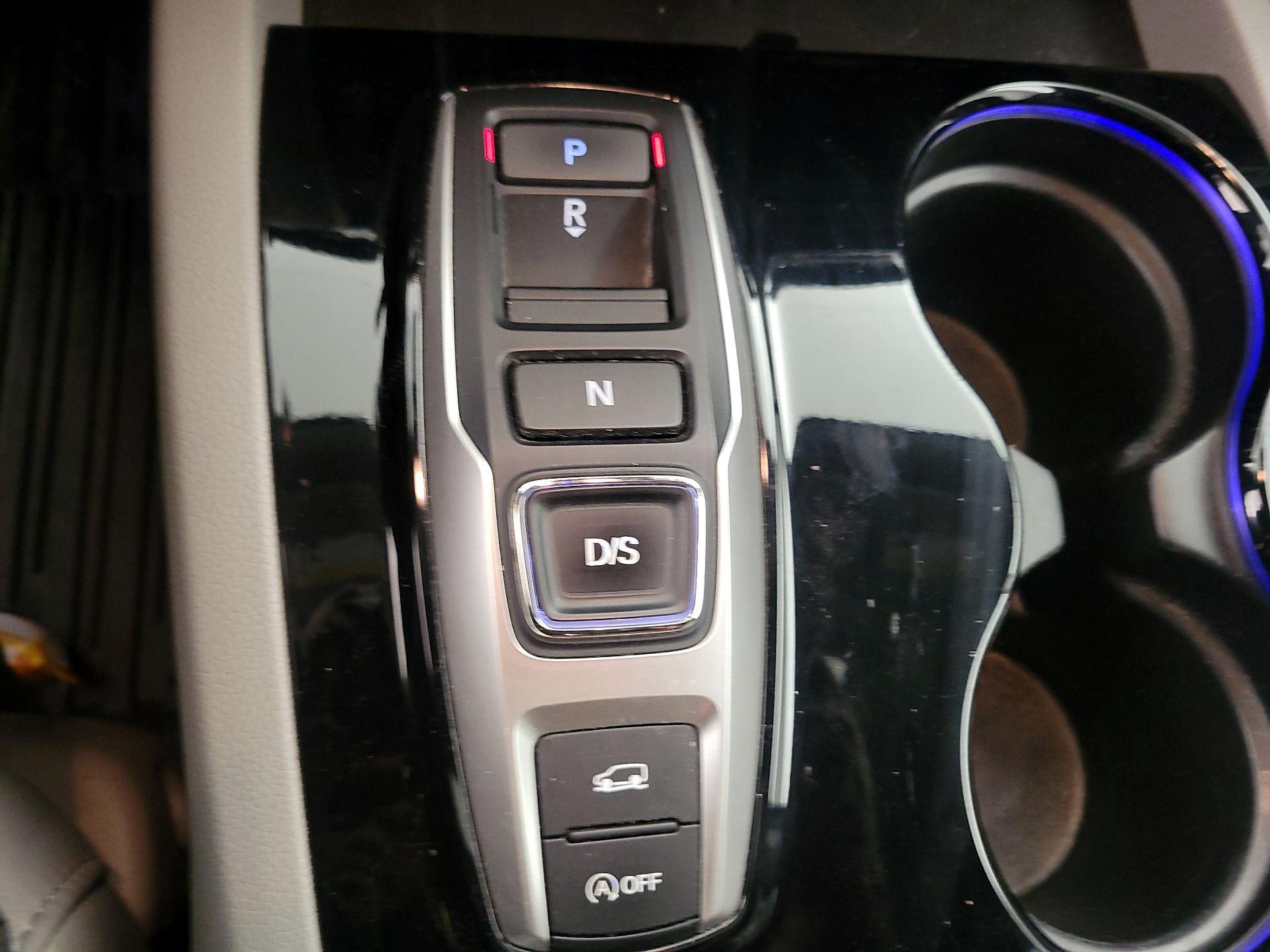 Thumbnail: 2017 Honda Pilot - 17