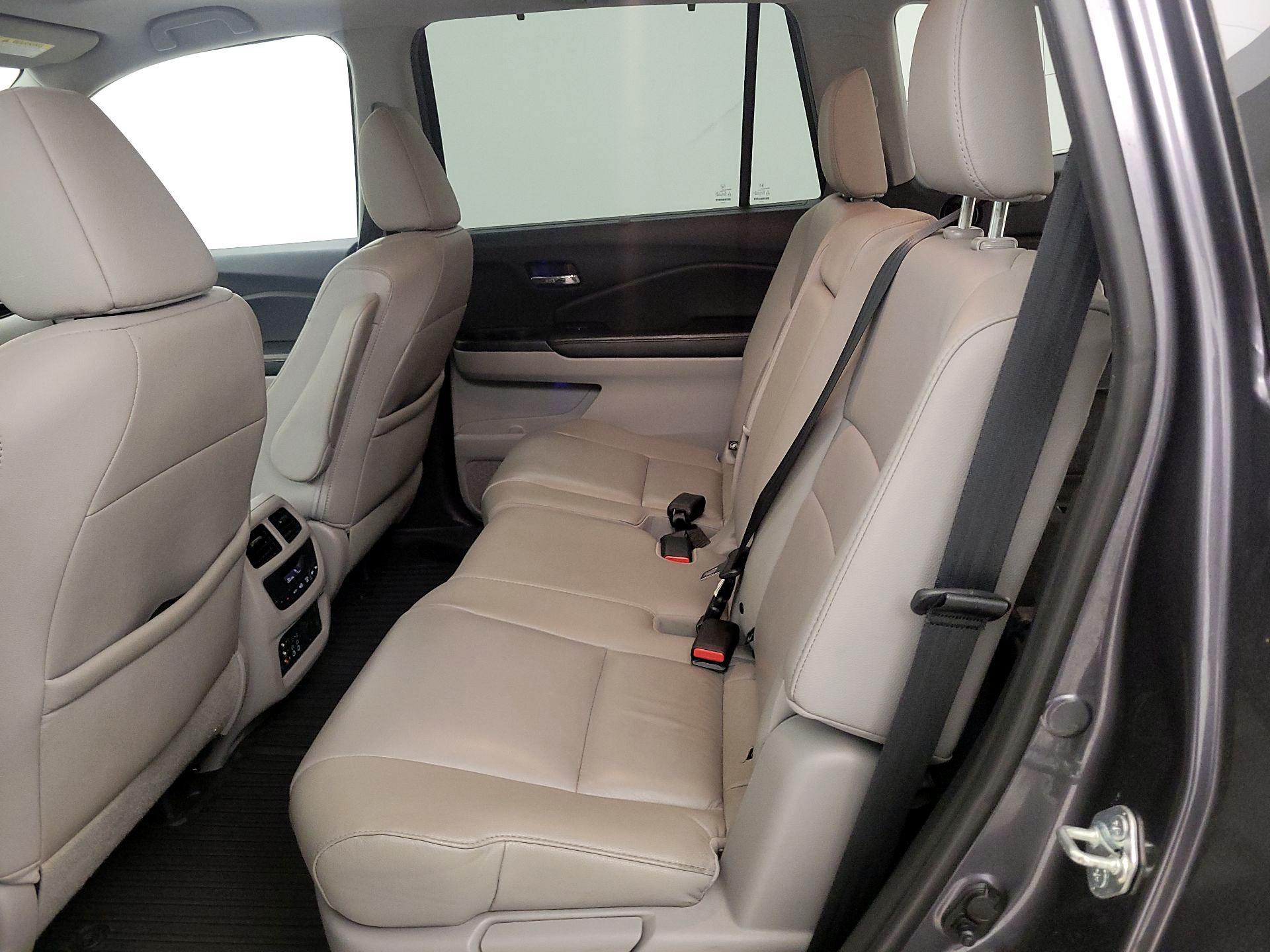 Thumbnail: 2017 Honda Pilot - 19