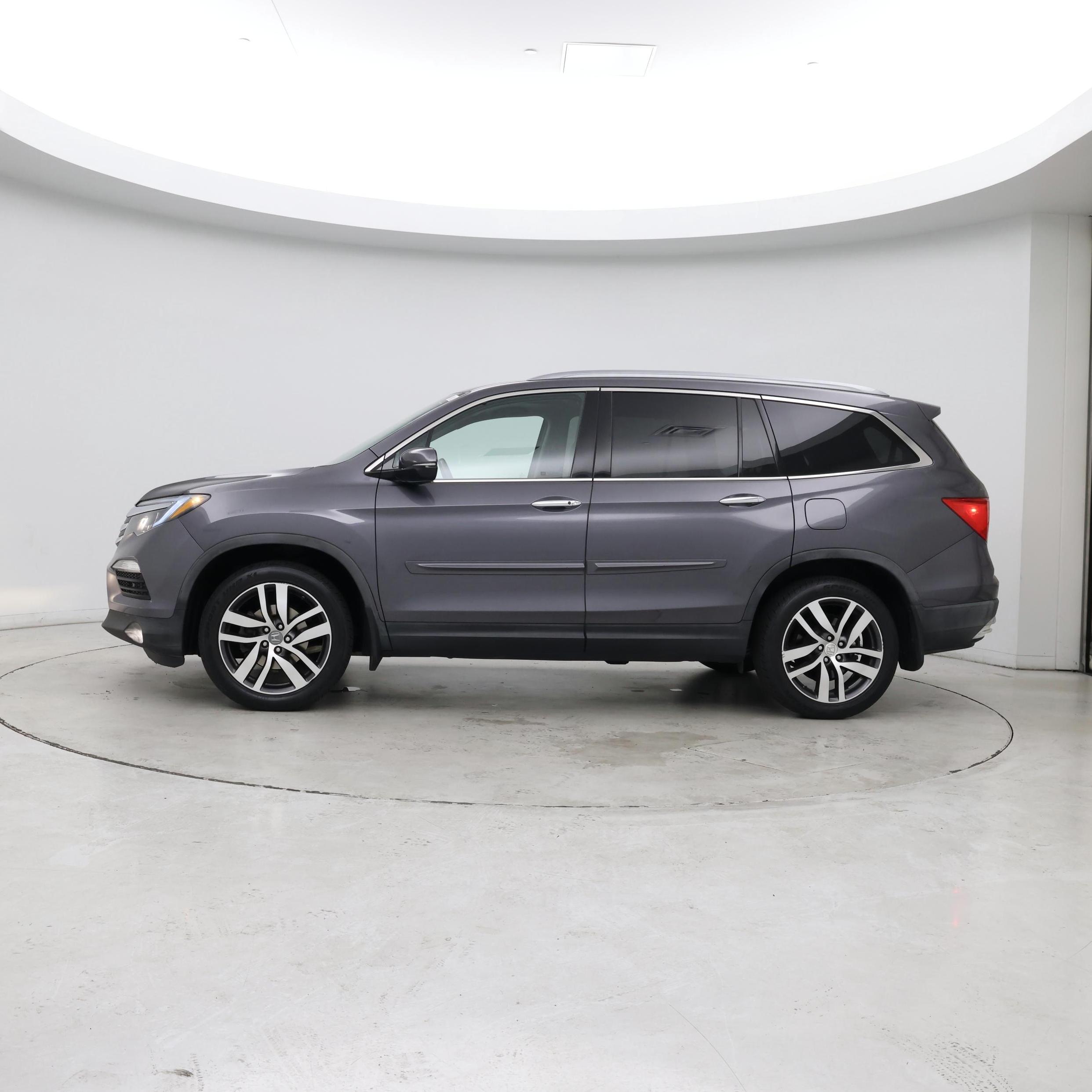 Thumbnail: 2017 Honda Pilot - 3