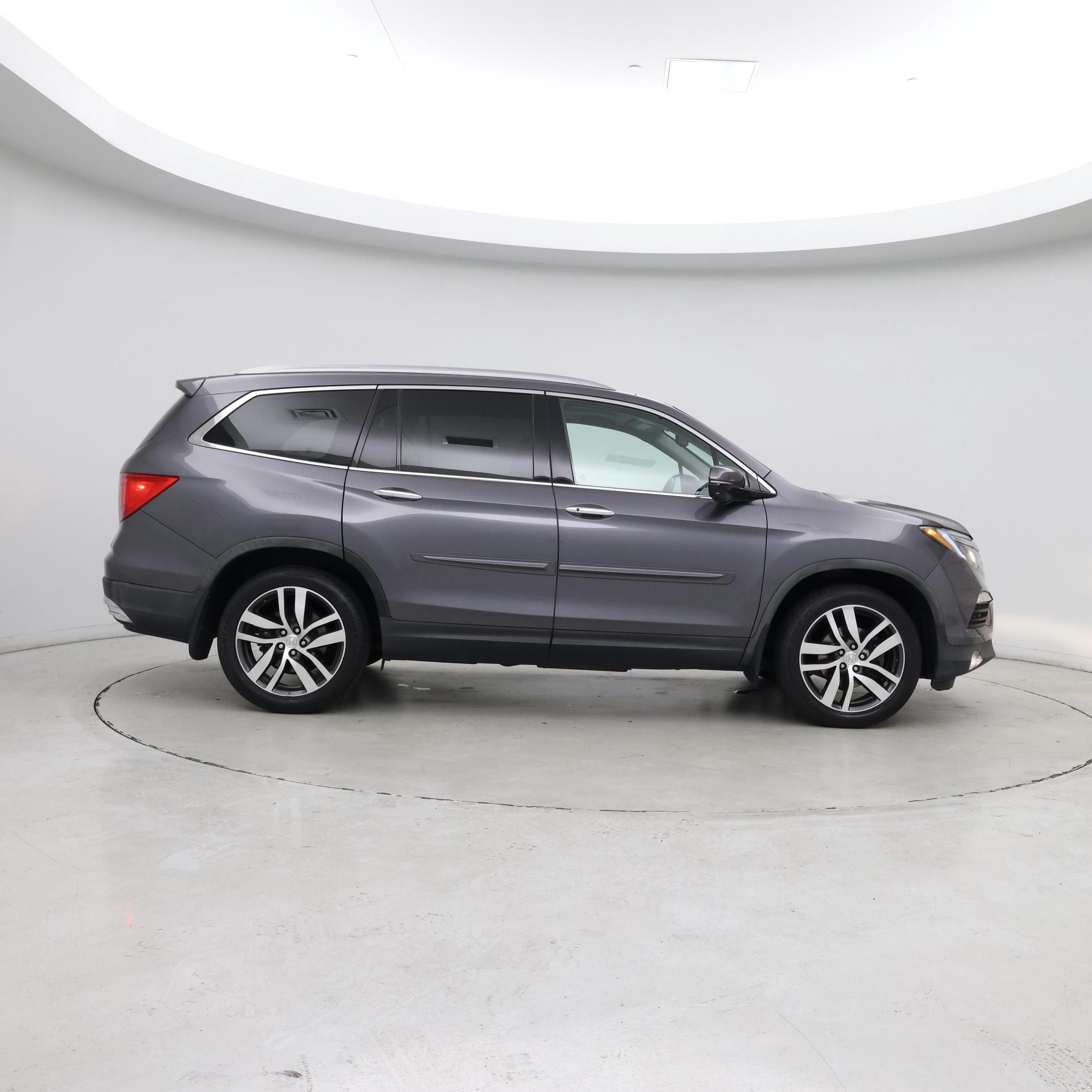 Thumbnail: 2017 Honda Pilot - 7