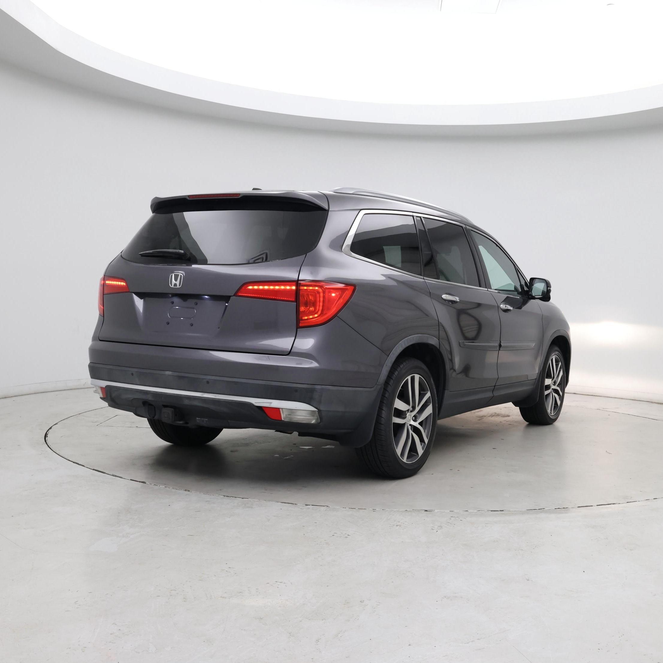 Thumbnail: 2017 Honda Pilot - 8