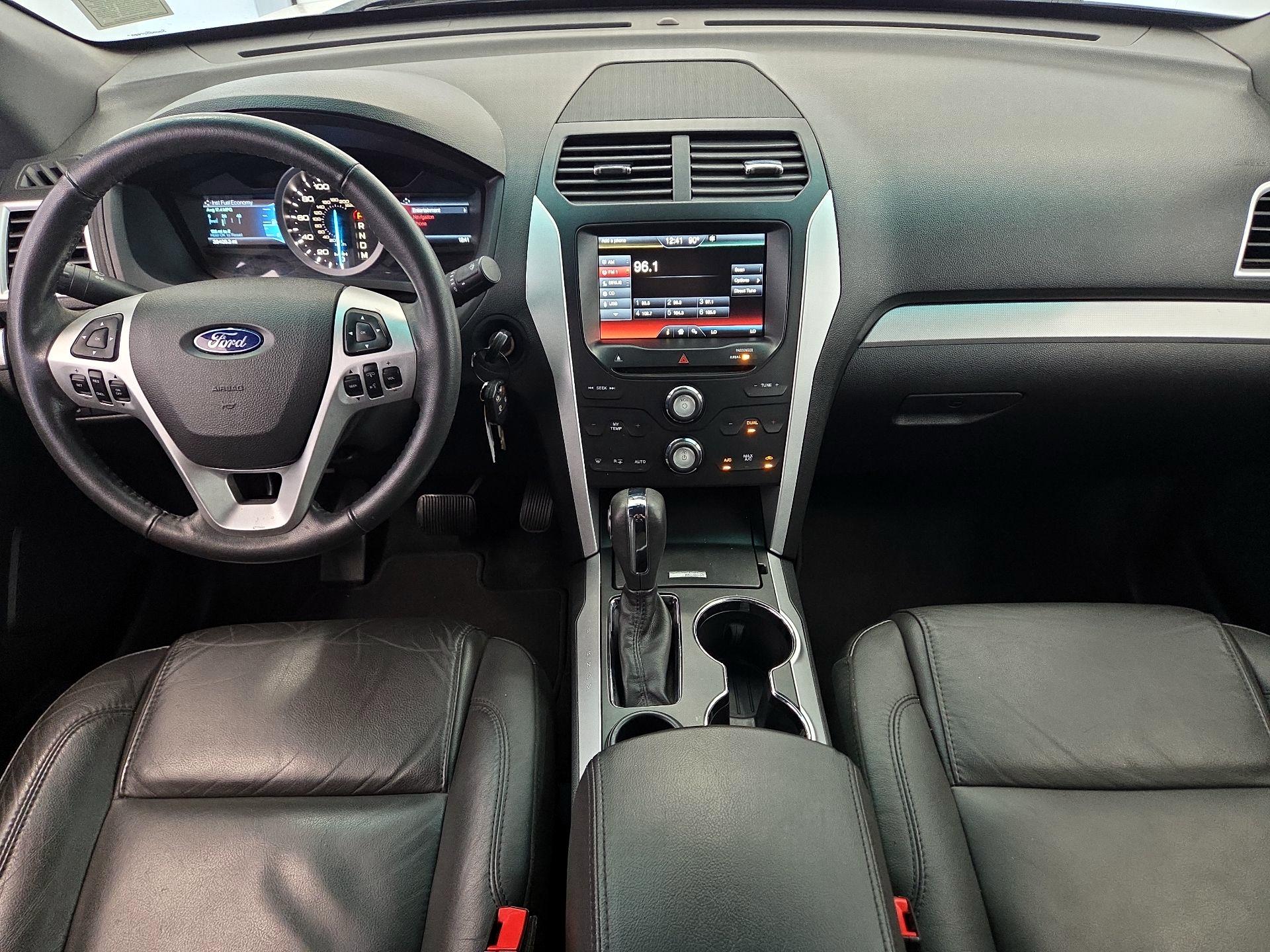 Thumbnail: 2015 Ford Explorer - 9