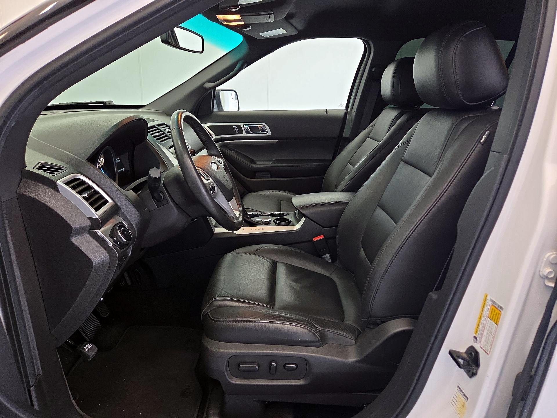 Thumbnail: 2015 Ford Explorer - 11