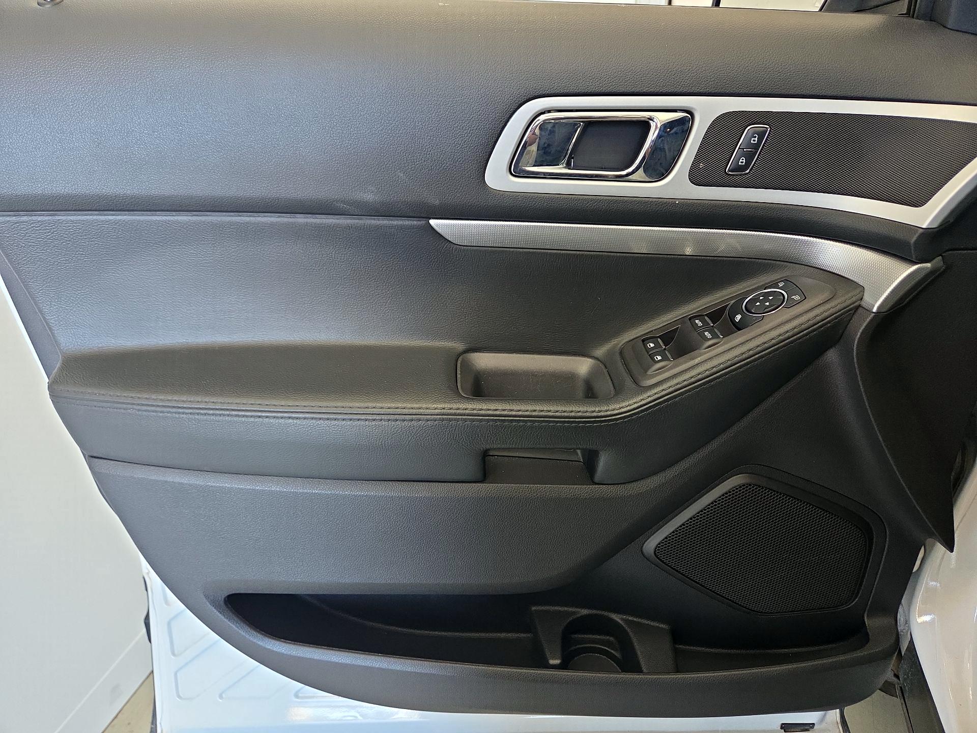 Thumbnail: 2015 Ford Explorer - 12