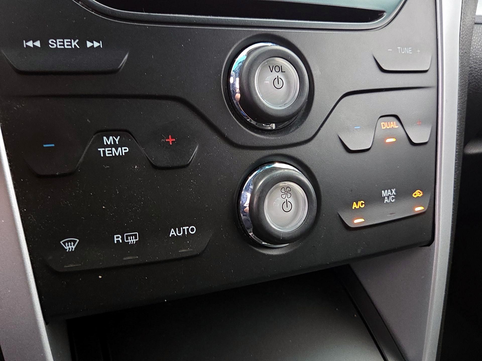 Thumbnail: 2015 Ford Explorer - 17
