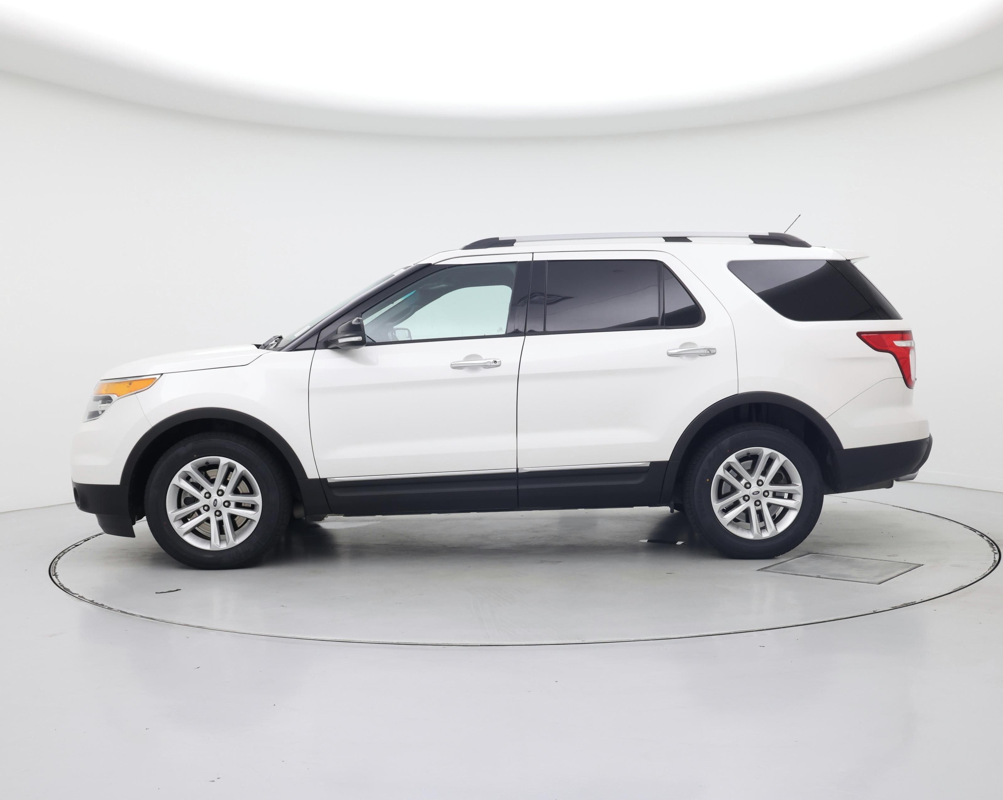 Thumbnail: 2015 Ford Explorer - 3
