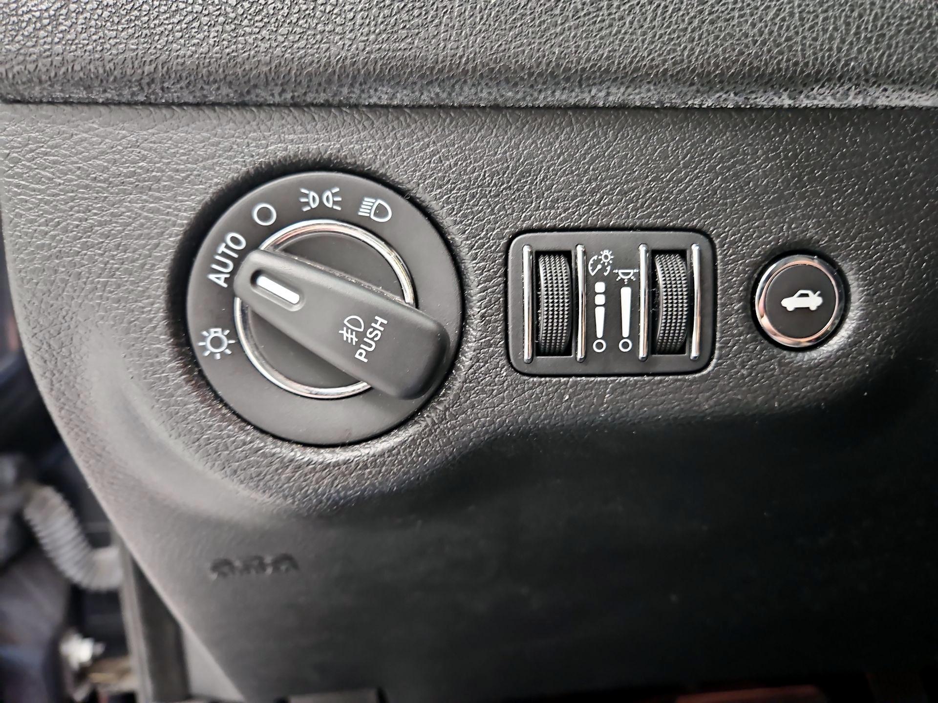 Thumbnail: 2019 Chrysler 300 - 13