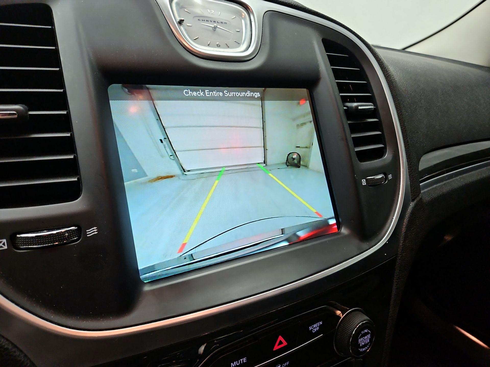 Thumbnail: 2019 Chrysler 300 - 15