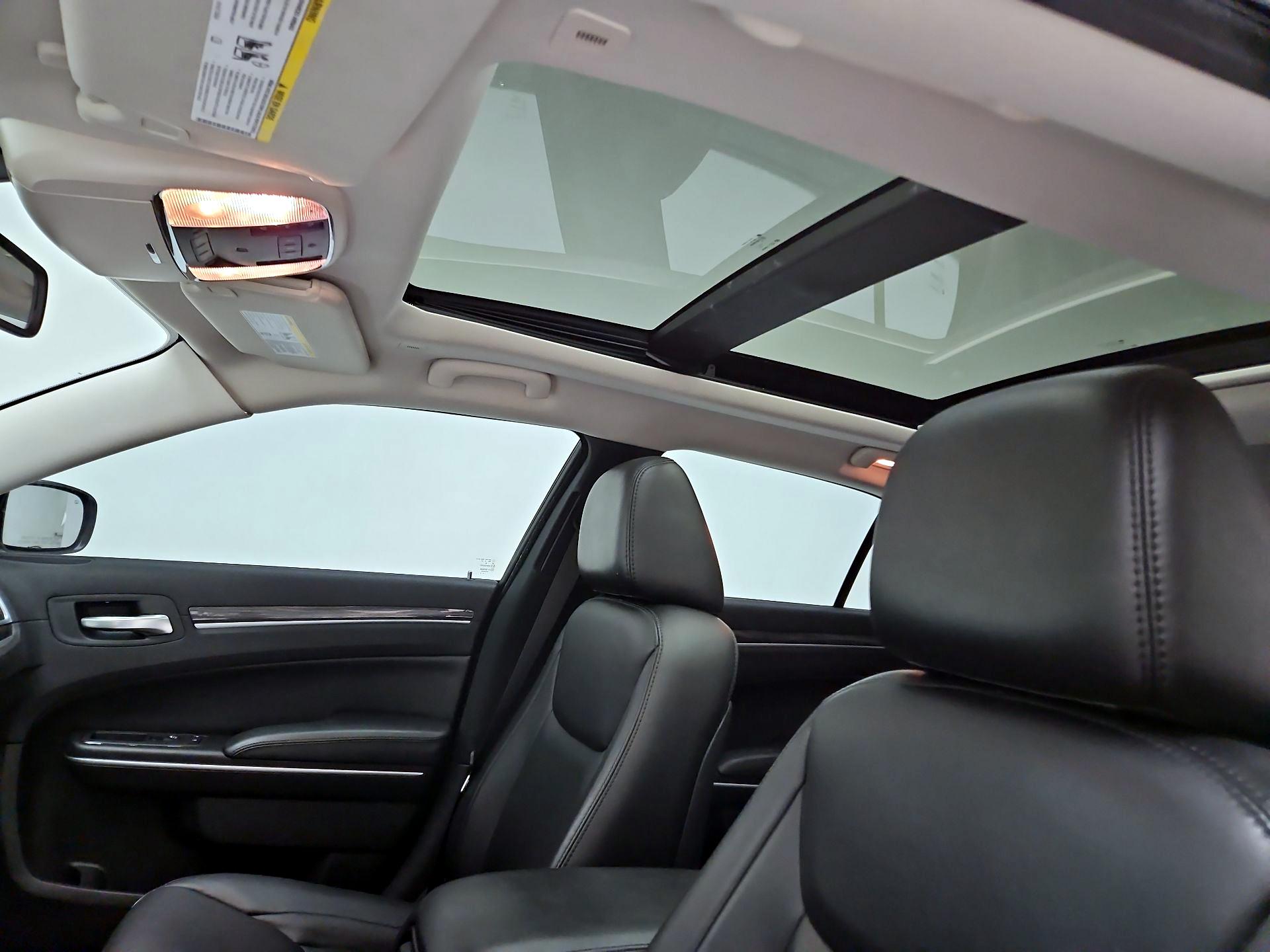 Thumbnail: 2019 Chrysler 300 - 20