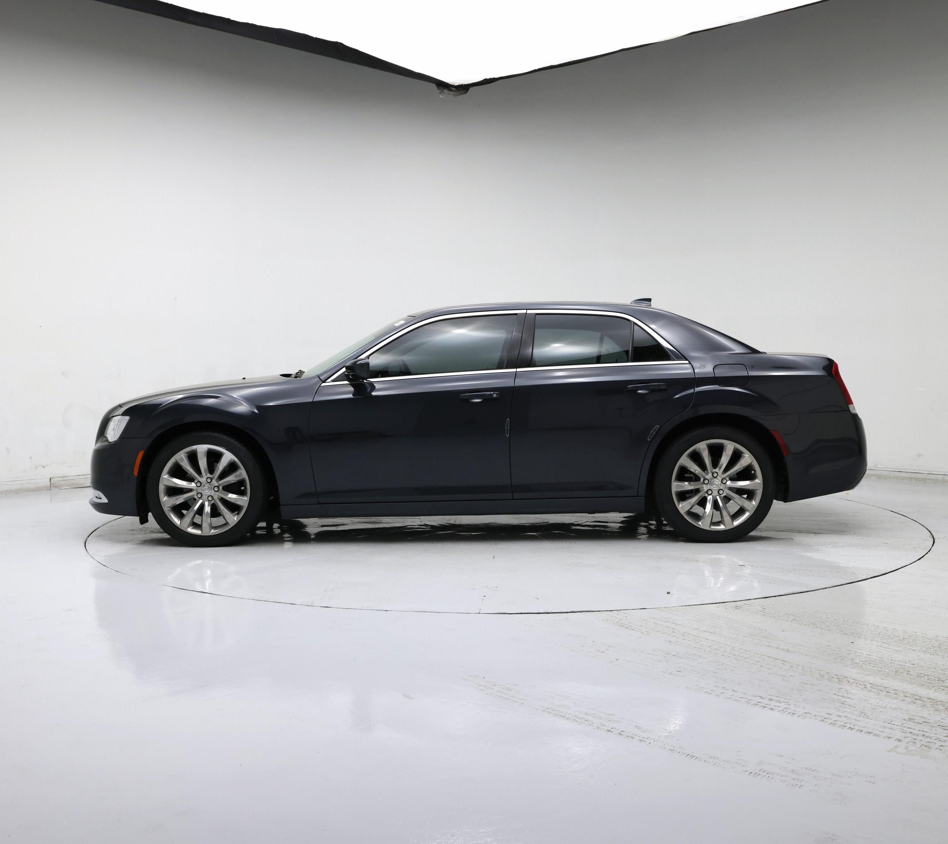 Thumbnail: 2019 Chrysler 300 - 3