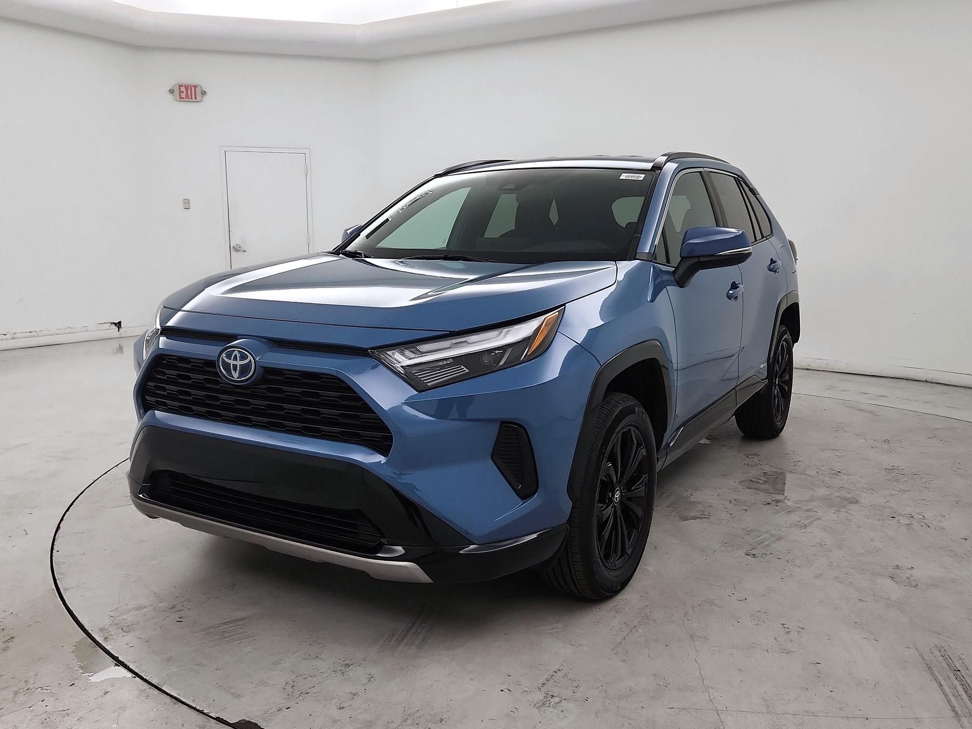 Thumbnail: 2022 Toyota RAV4 - 3