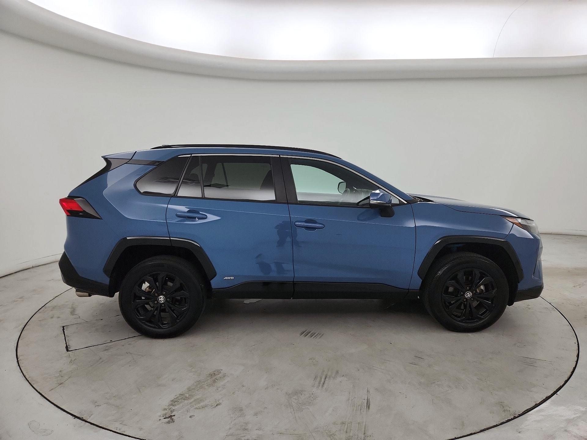 Thumbnail: 2022 Toyota RAV4 - 4