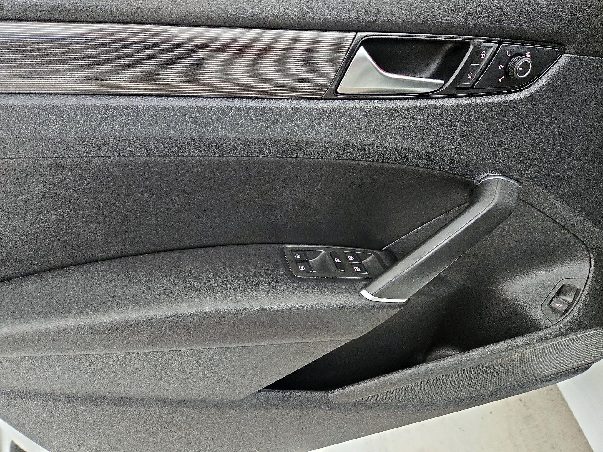 Thumbnail: 2020 Volkswagen Passat - 12