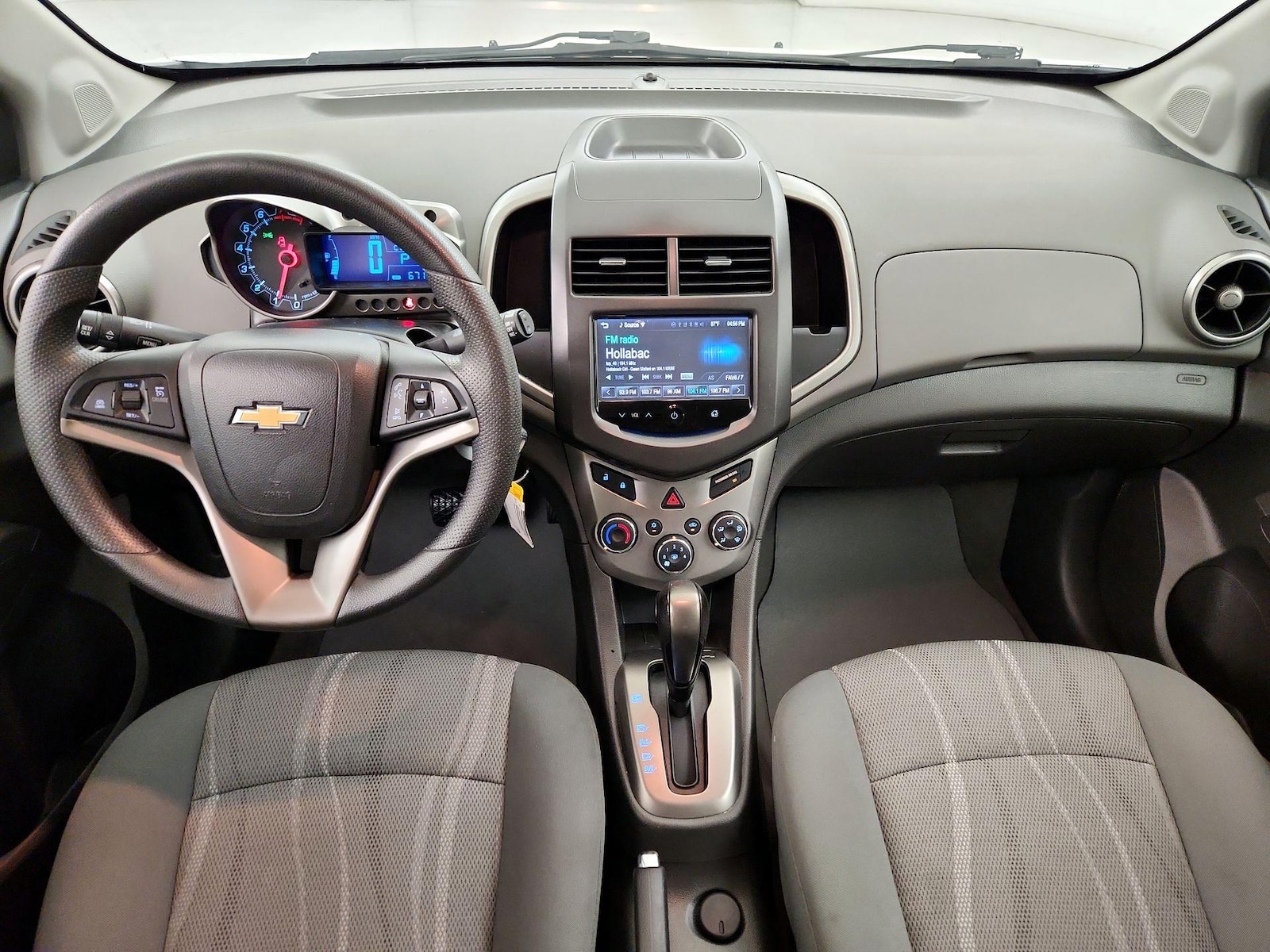 2016 Chevrolet Sonic LT - Photo 10