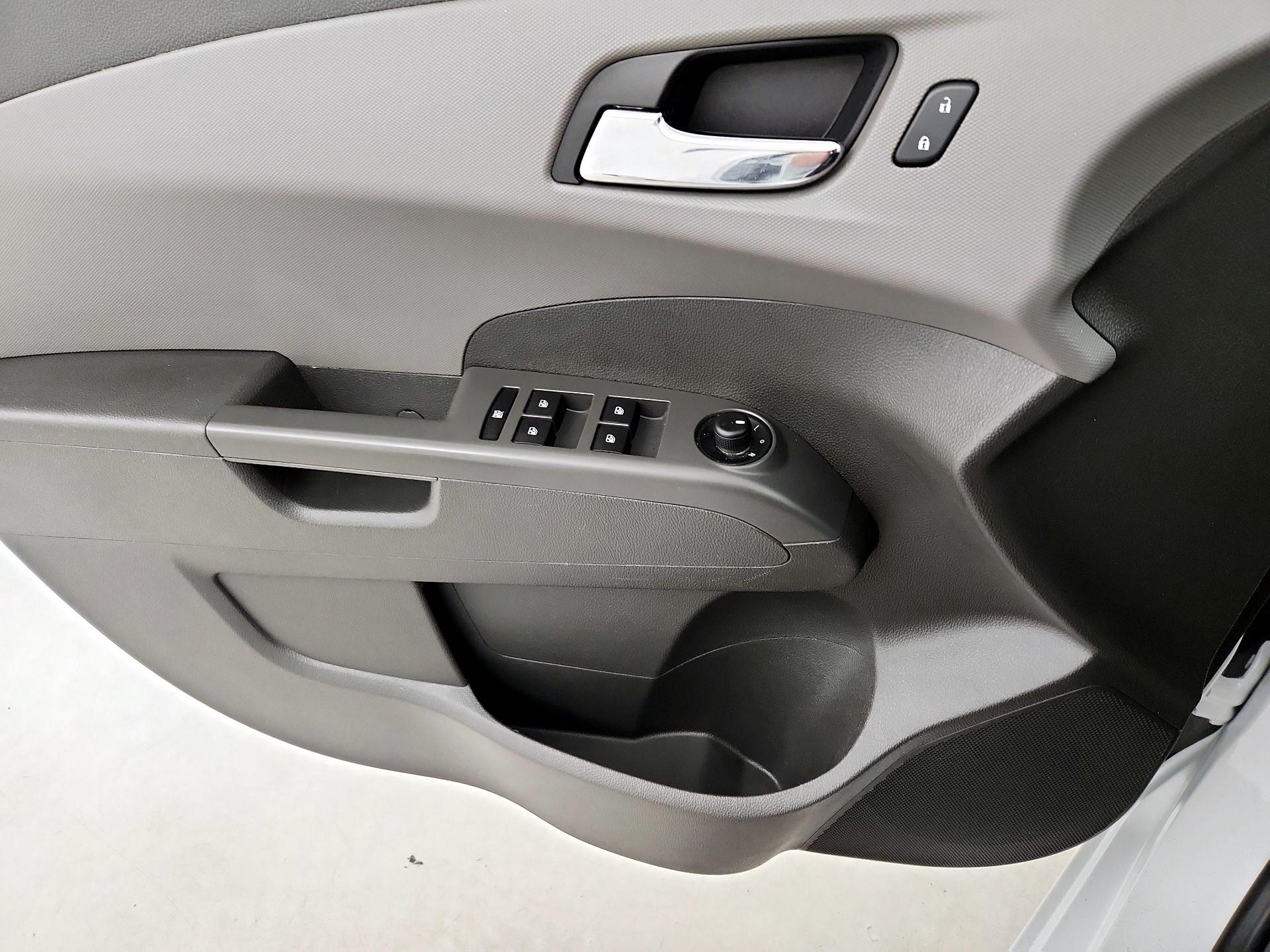Thumbnail: 2016 Chevrolet Sonic - 12