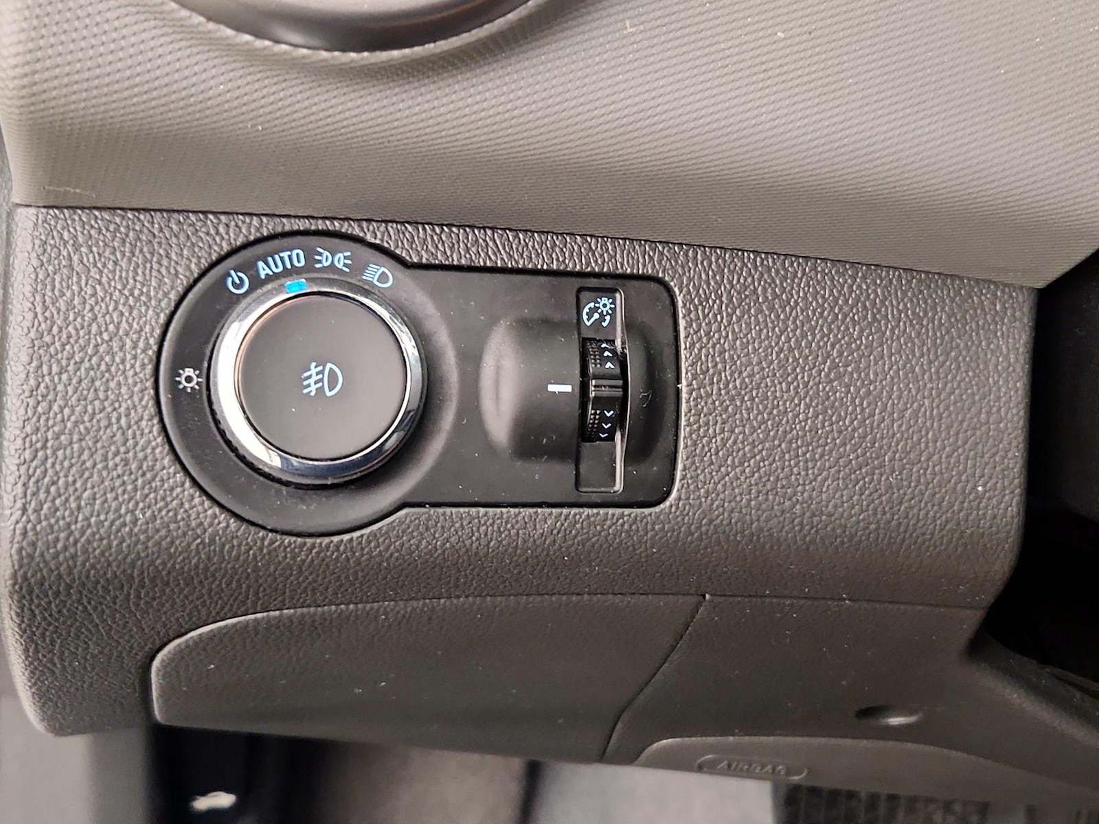 2016 Chevrolet Sonic LT - Photo 14