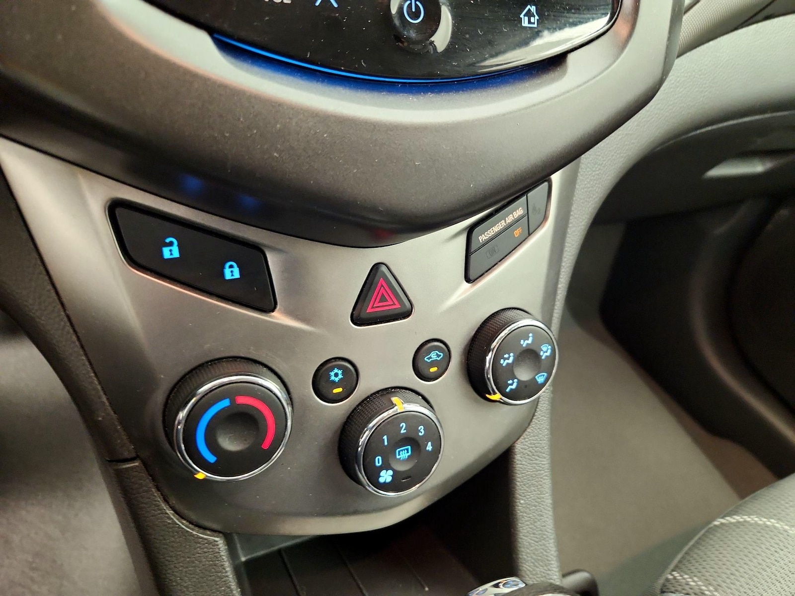2016 Chevrolet Sonic LT - Photo 17