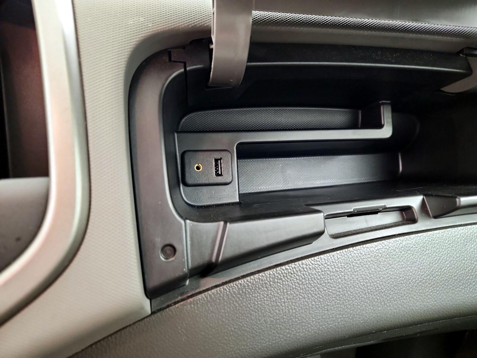 2016 Chevrolet Sonic LT - Photo 19