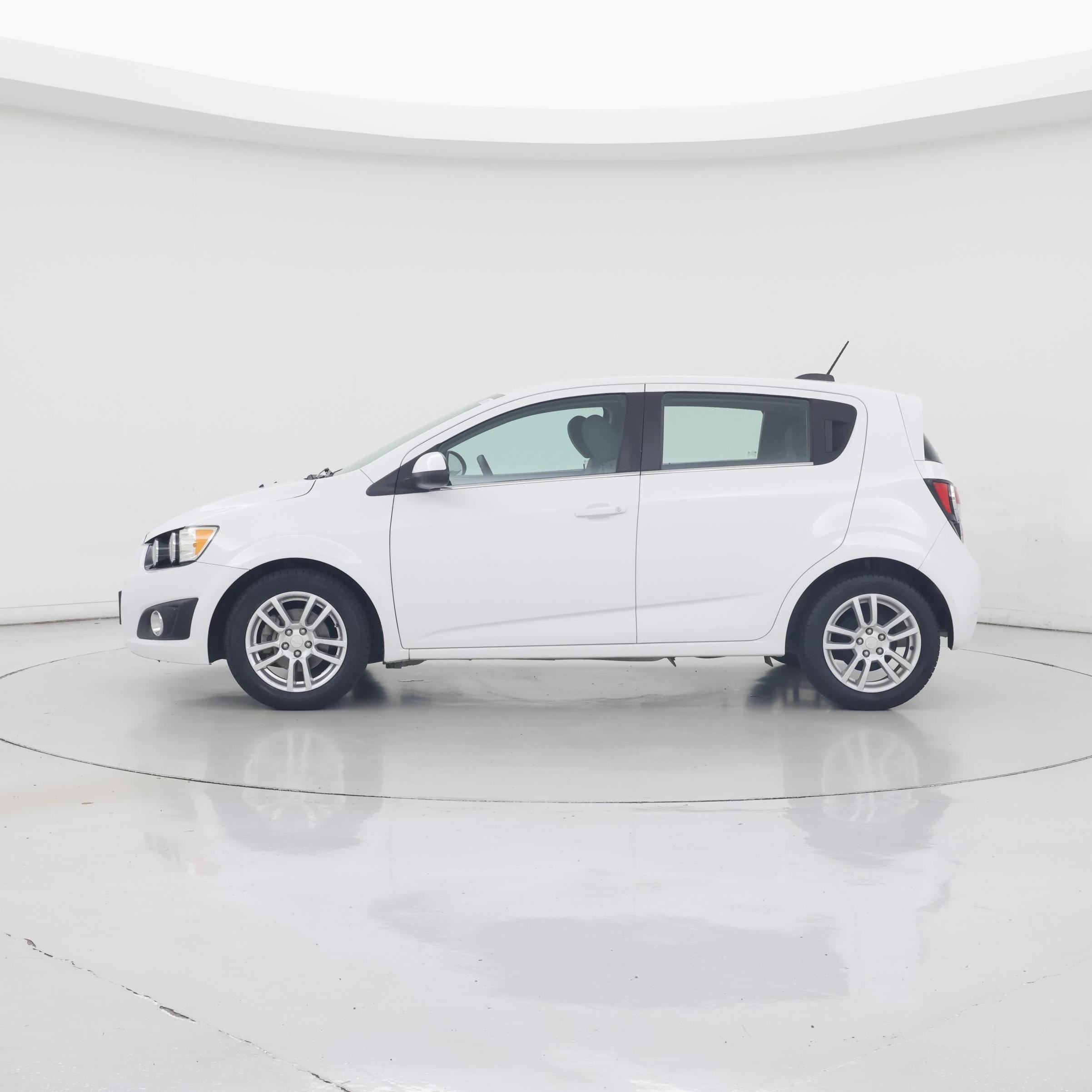Thumbnail: 2016 Chevrolet Sonic - 3