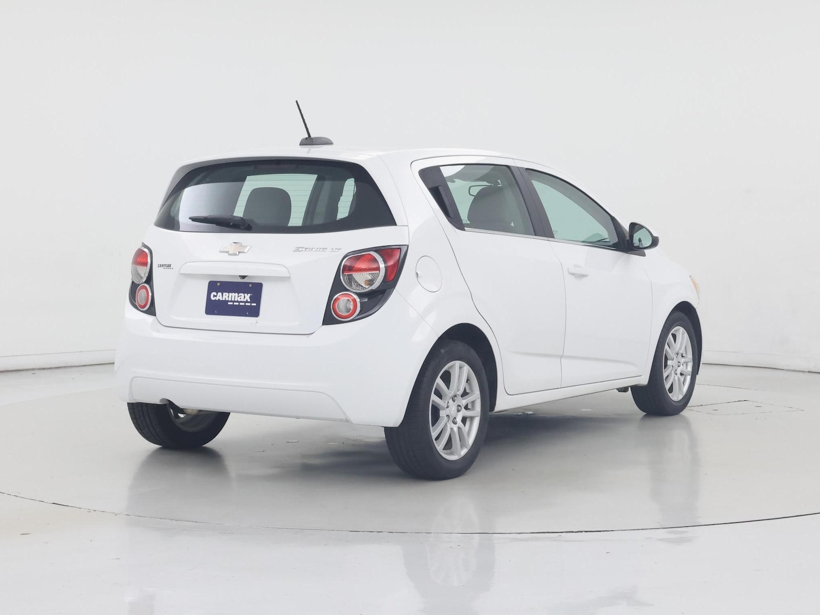 2016 Chevrolet Sonic LT - Photo 9