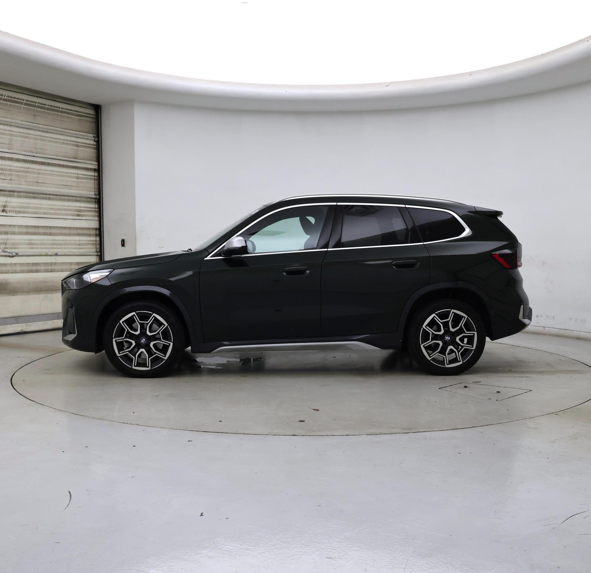 Thumbnail: 2023 BMW X1 - 3