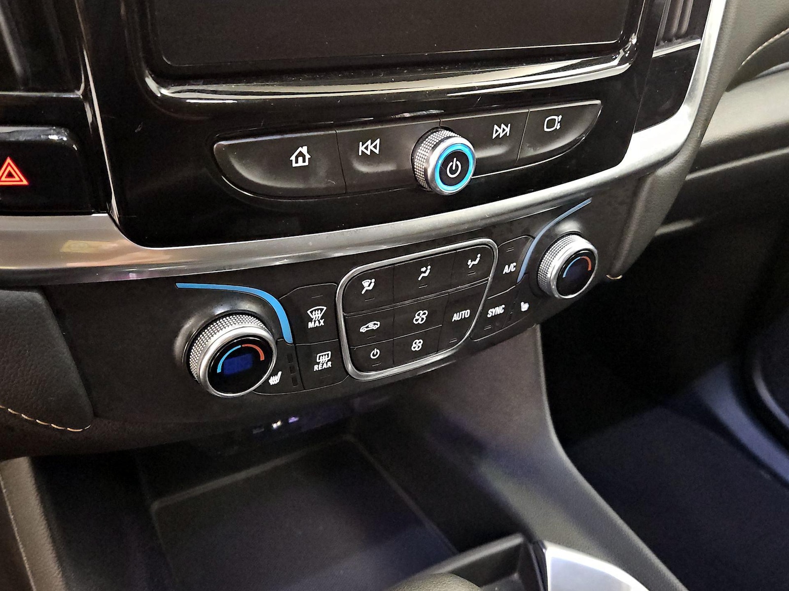 2021 Chevrolet Traverse 1LT - Photo 15