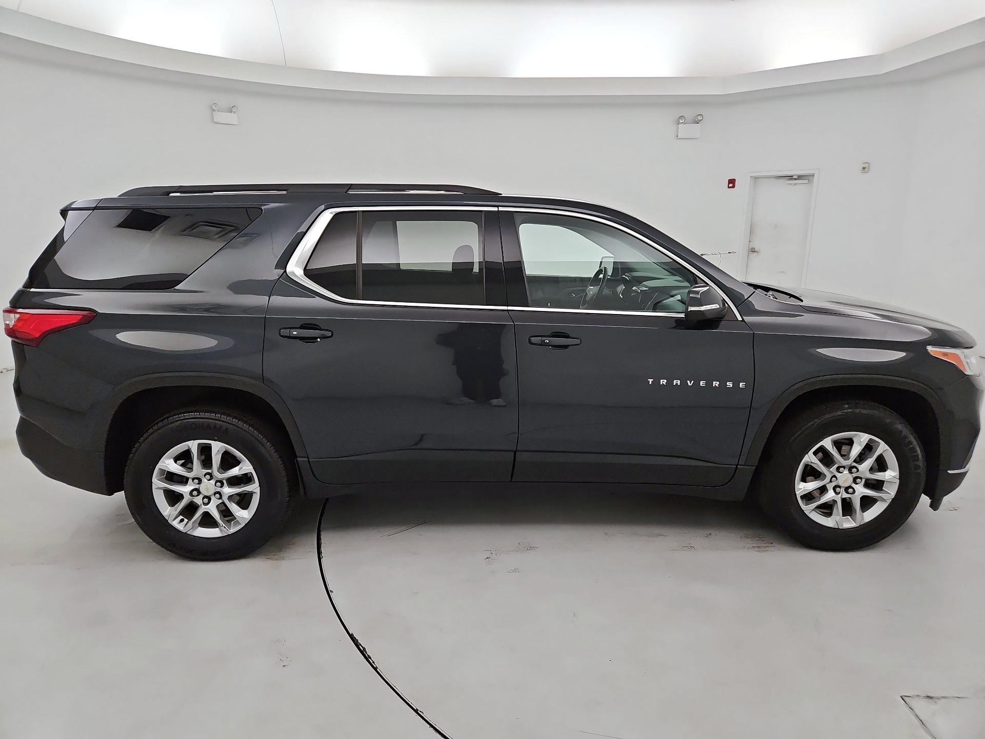 Thumbnail: 2021 Chevrolet Traverse - 4