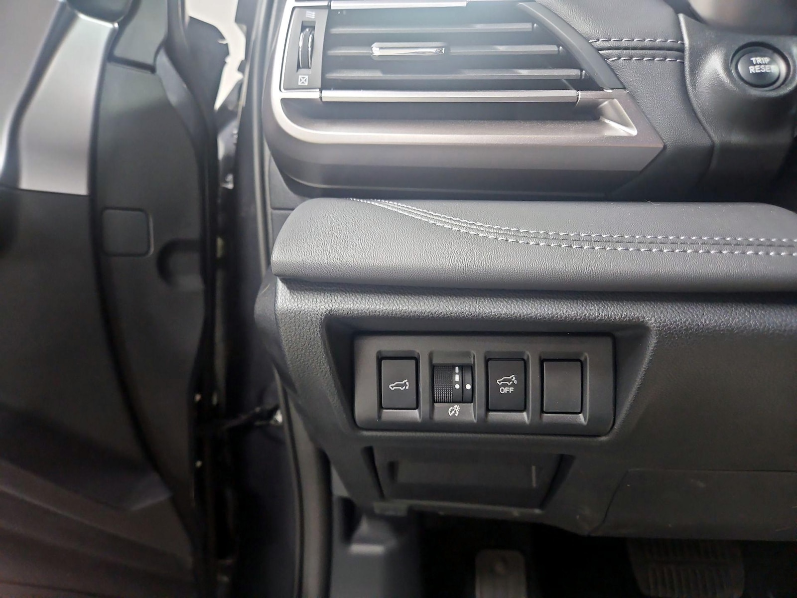 2025 Subaru Outback Limited - Photo 14