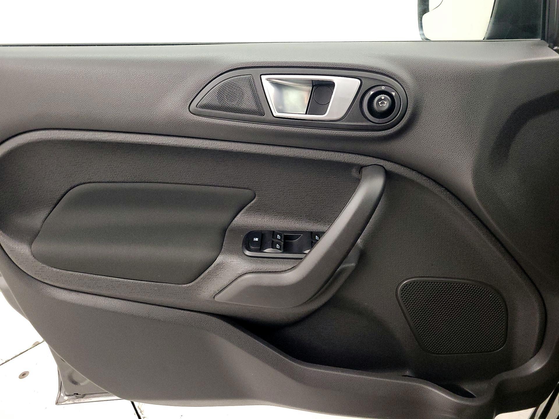 Thumbnail: 2016 Ford Fiesta - 12