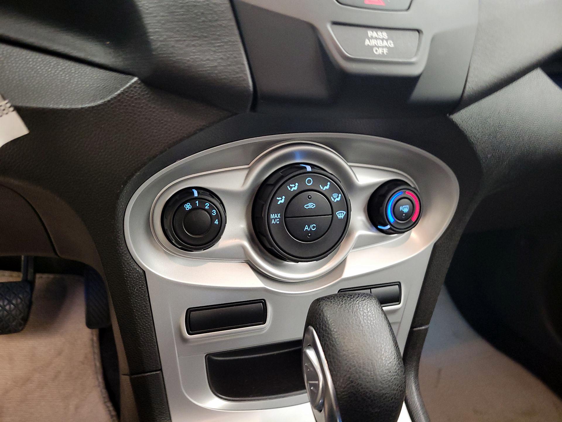Thumbnail: 2016 Ford Fiesta - 15