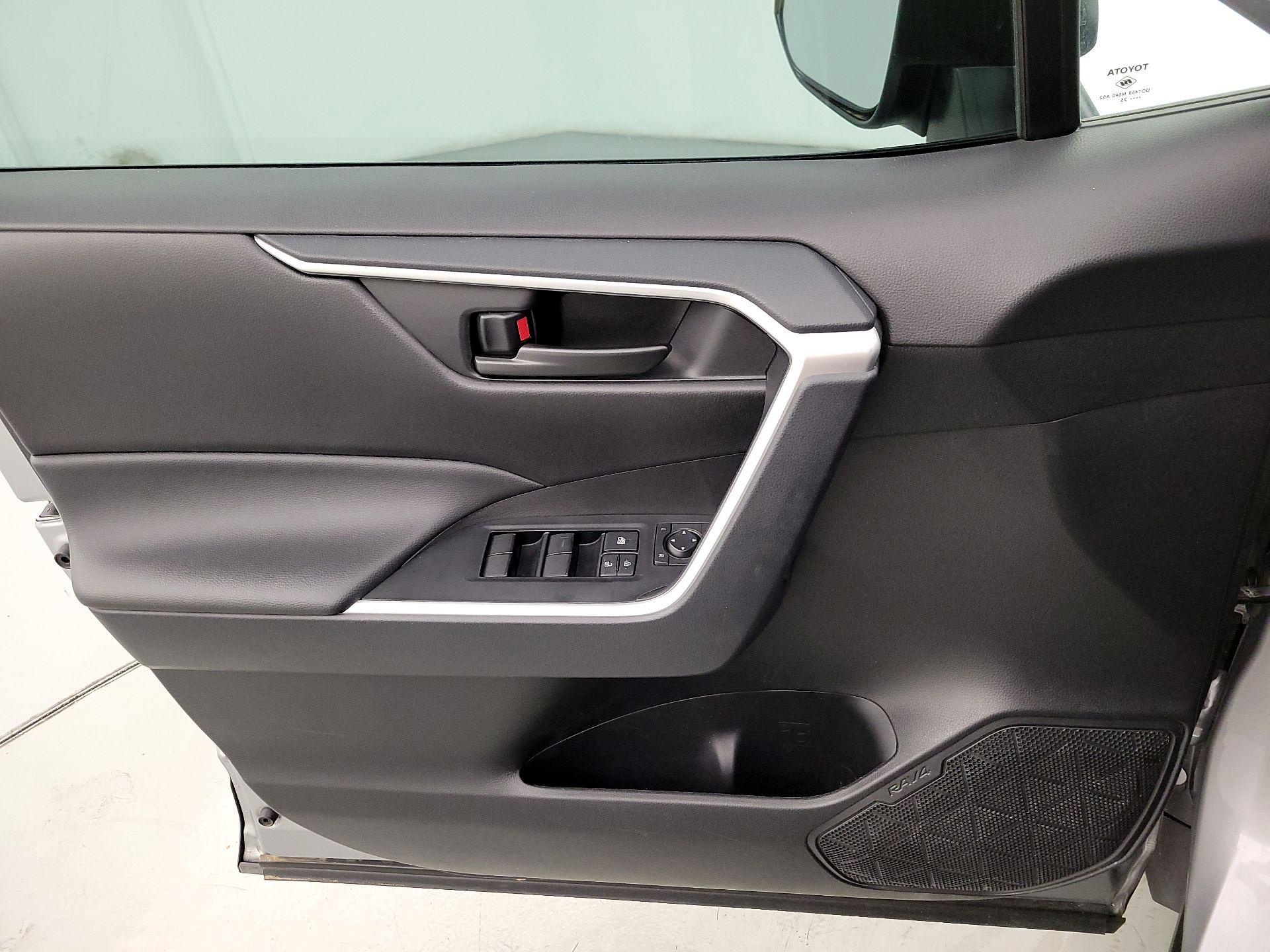Thumbnail: 2025 Toyota RAV4 - 12