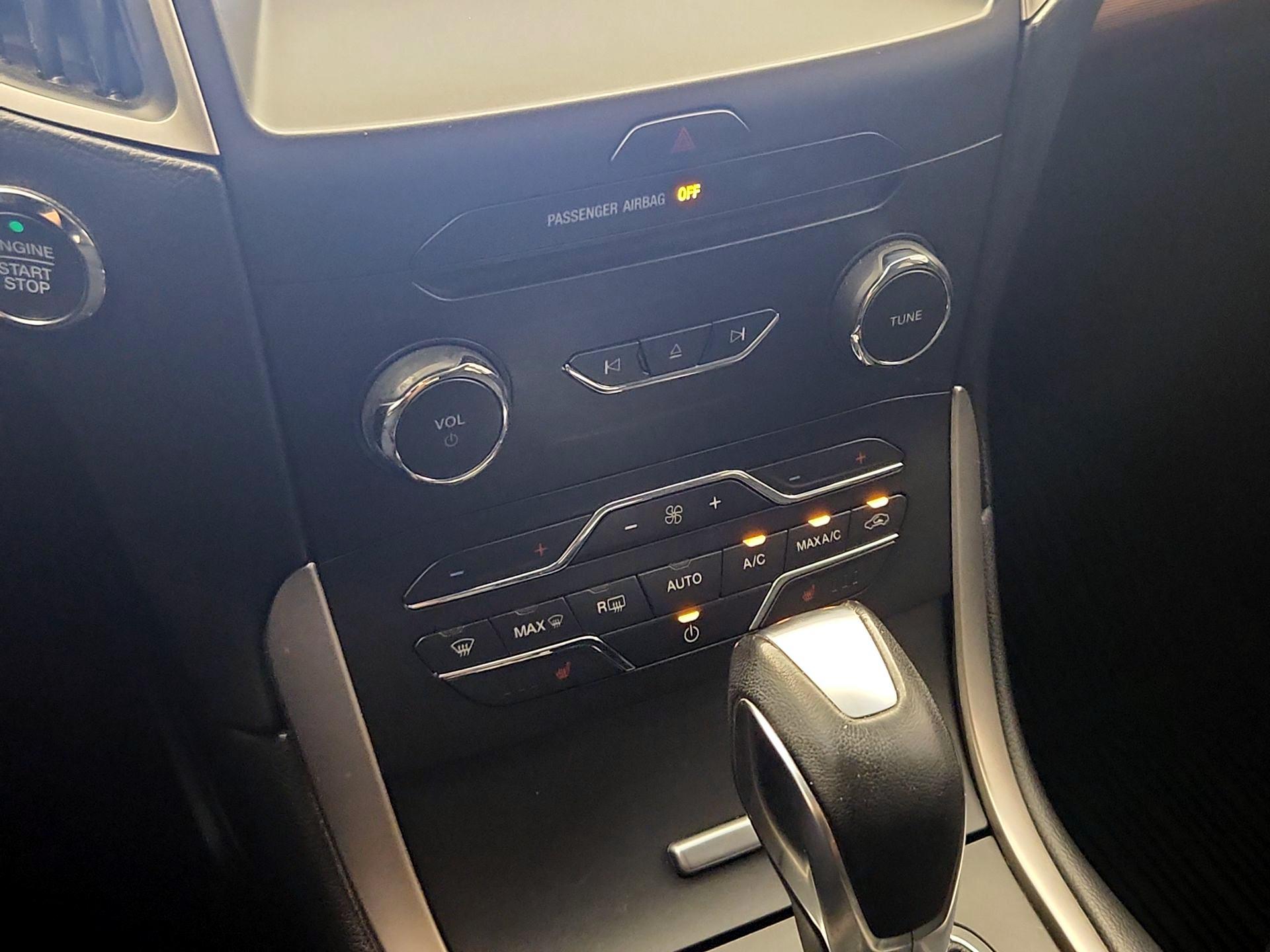 Thumbnail: 2018 Ford Edge - 17